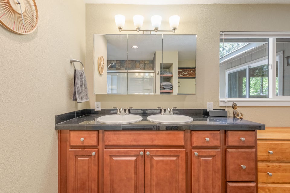 Bend, Oregon, 97702, United States, 3 Bedrooms Bedrooms, ,2 BathroomsBathrooms,Residential,For Sale,1891060