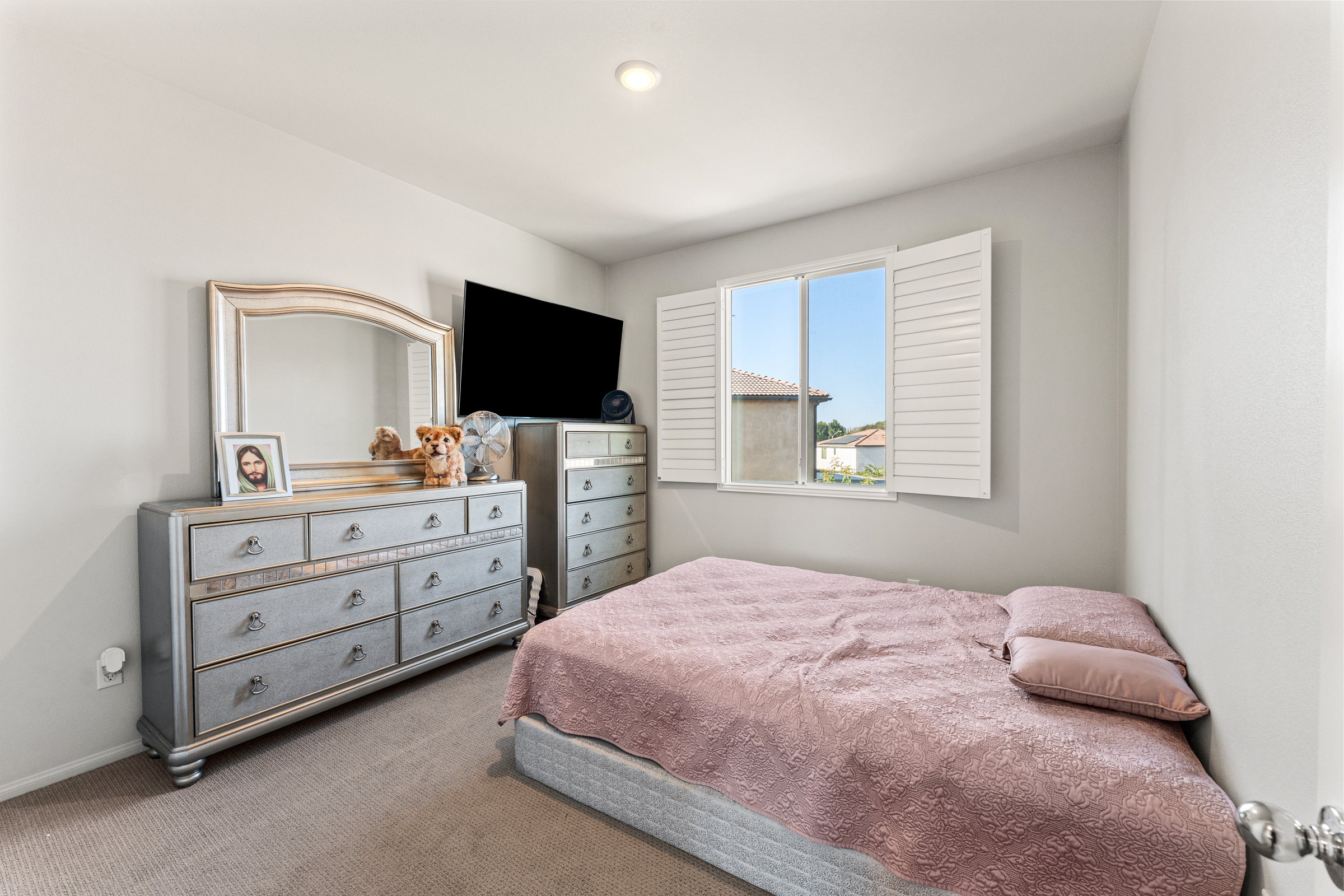 Riverside, California, 92503, United States, 5 Bedrooms Bedrooms, ,3 BathroomsBathrooms,Residential,For Sale,1989853