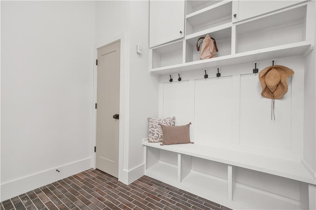 Atlanta, Georgia, 30315, United States, 3 Bedrooms Bedrooms, ,3 BathroomsBathrooms,Residential,For Sale,1966539