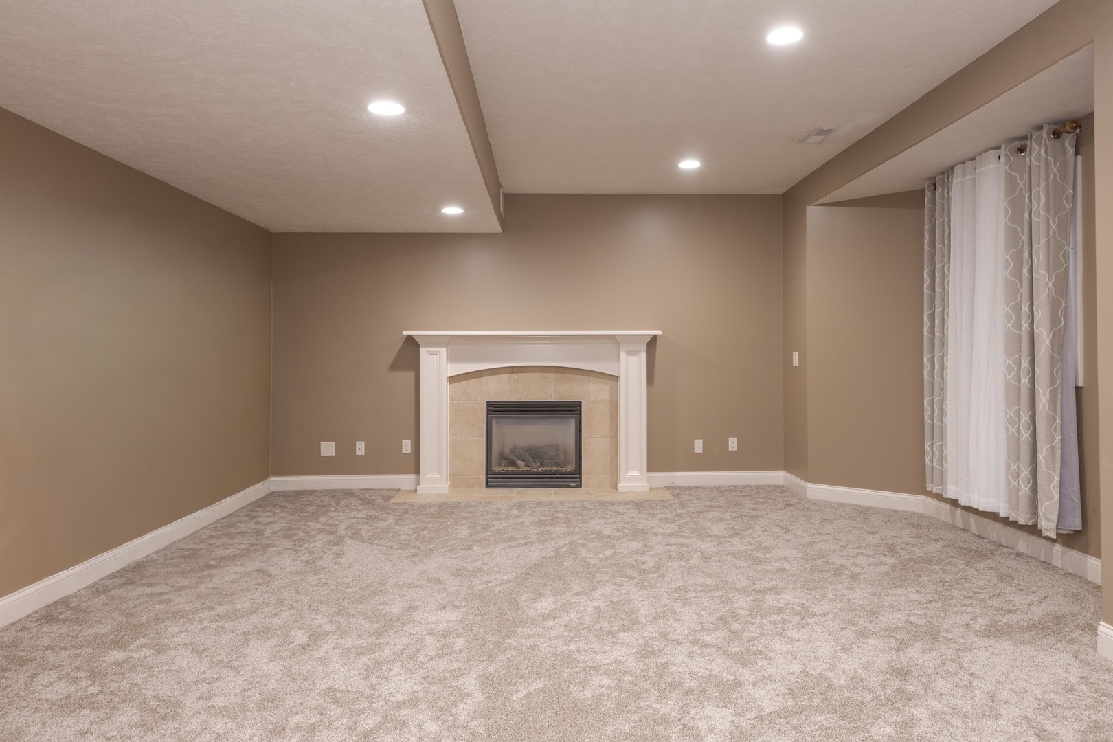 Bloomington, Illinois, 61704, United States, 4 Bedrooms Bedrooms, ,4 BathroomsBathrooms,Residential,For Sale,1996110