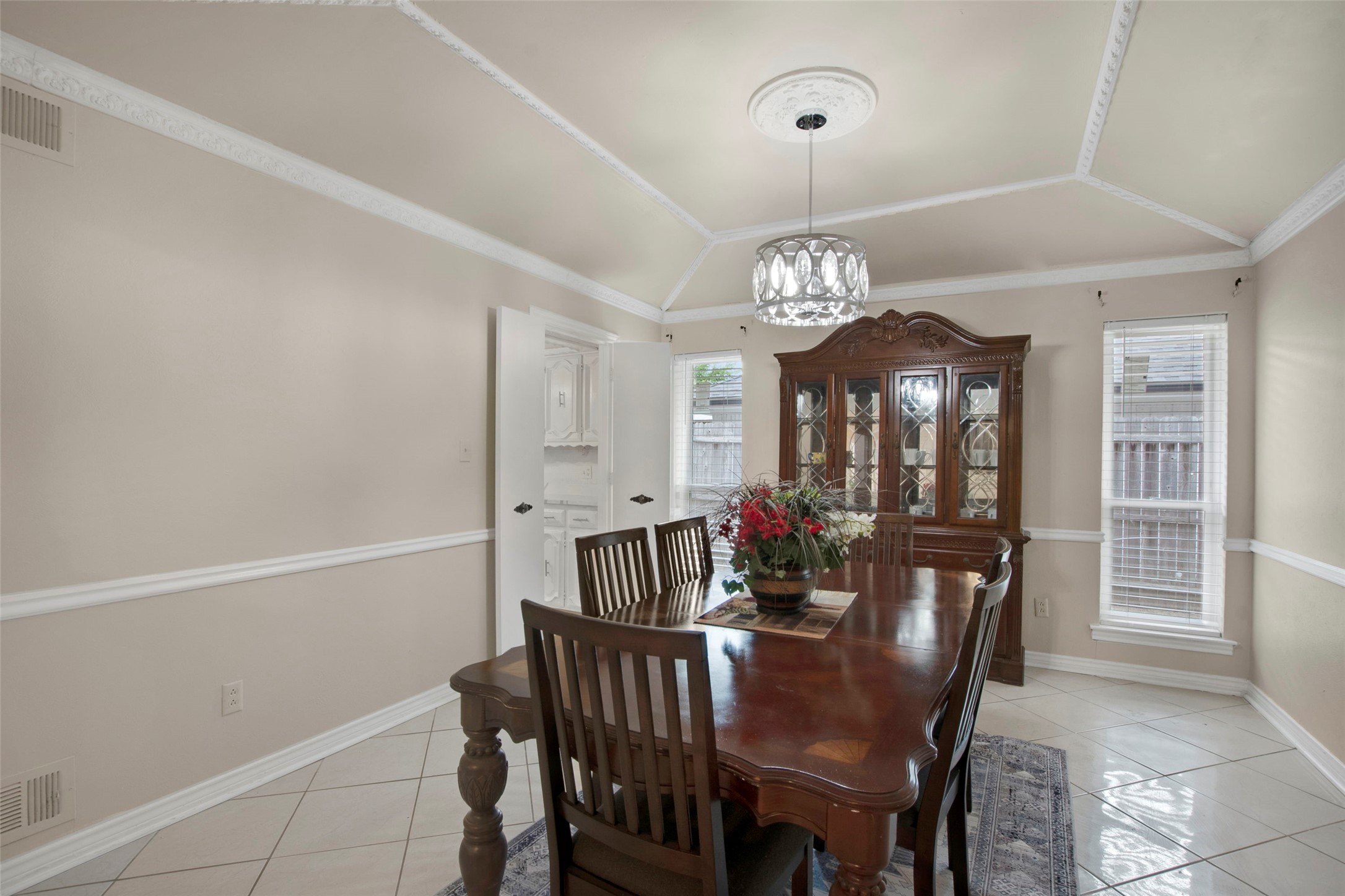Dallas, Texas, 75243, United States, 5 Bedrooms Bedrooms, ,3 BathroomsBathrooms,Residential,For Sale,1847353