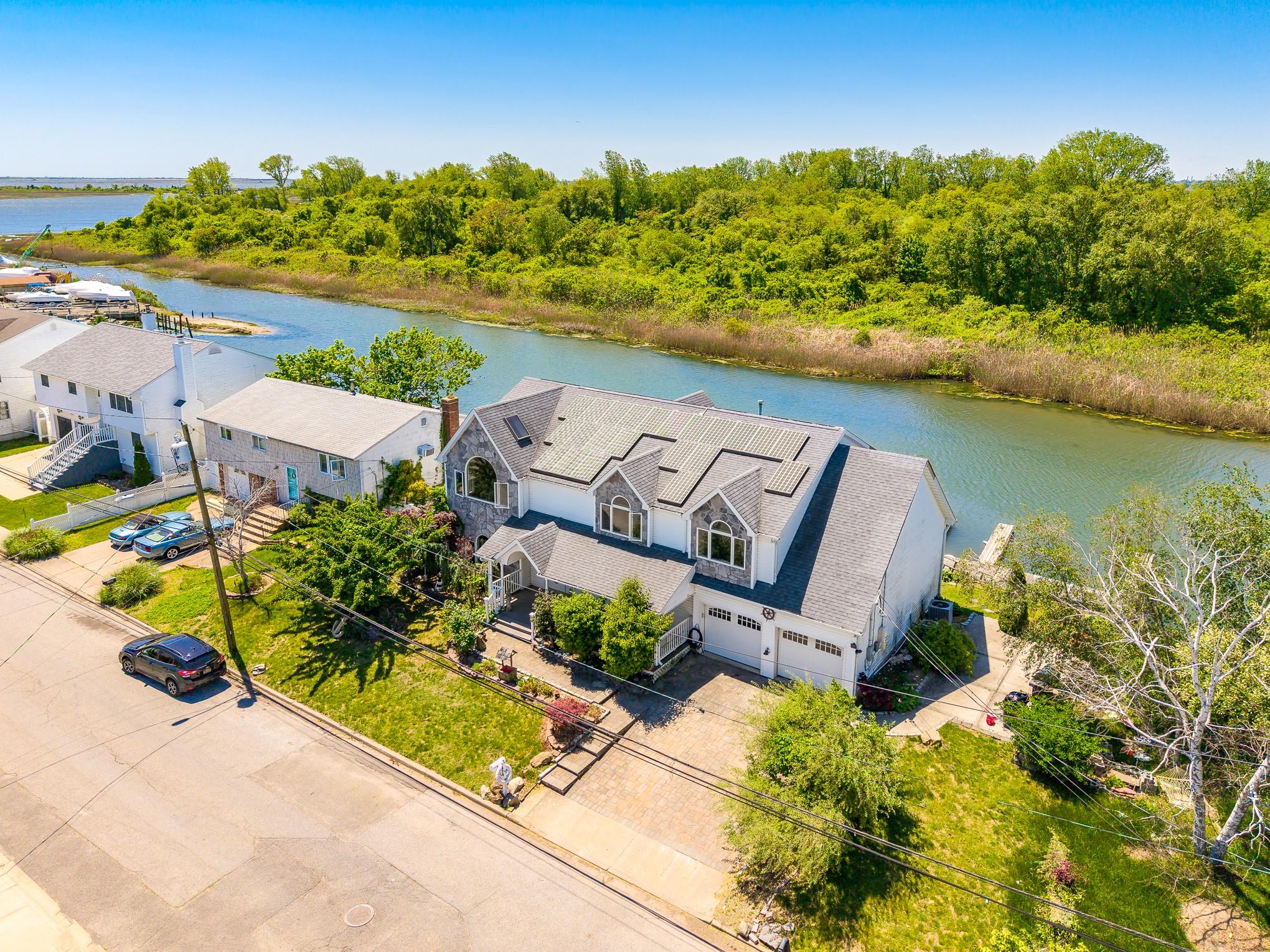 Seaford, New York, 11783, United States, 5 Bedrooms Bedrooms, ,3 BathroomsBathrooms,Residential,For Sale,1943505
