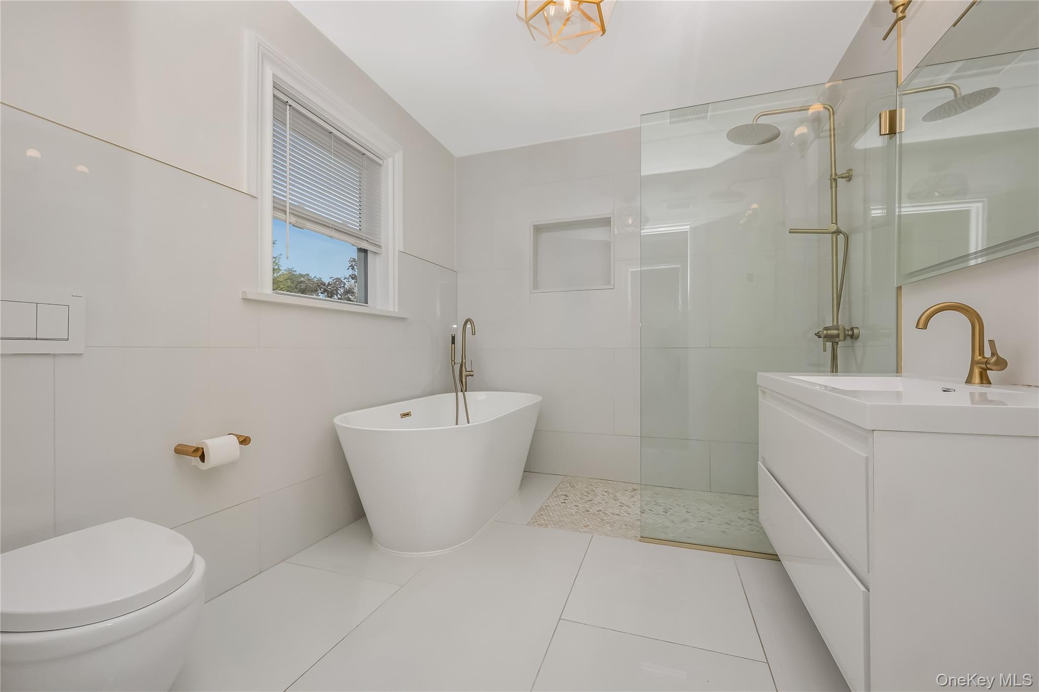Farmingdale, New York, 11735, United States, 4 Bedrooms Bedrooms, ,3 BathroomsBathrooms,Residential,For Sale,1942122