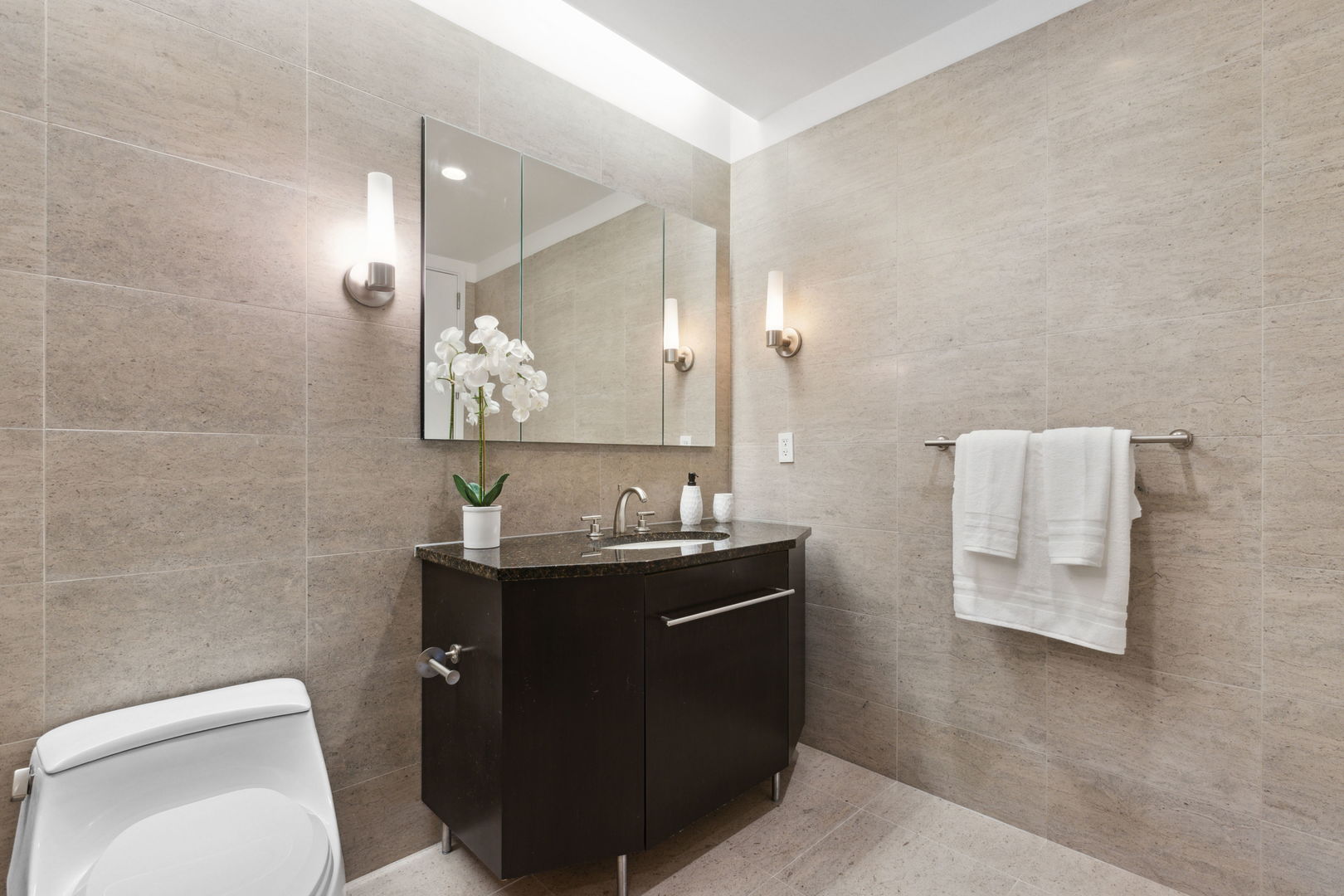 Chicago, Illinois, 60611, United States, 1 Bedroom Bedrooms, ,2 BathroomsBathrooms,Residential,For Sale,1793524