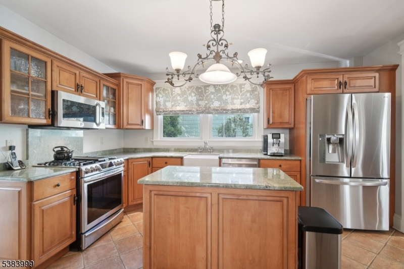 Millburn Twp., New Jersey, 07078, United States, 3 Bedrooms Bedrooms, ,3 BathroomsBathrooms,Residential,For Sale,1988129