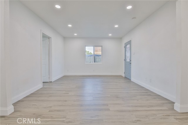 Los Angeles, California, 90003, United States, 4 Bedrooms Bedrooms, ,Residential,For Sale,2010724