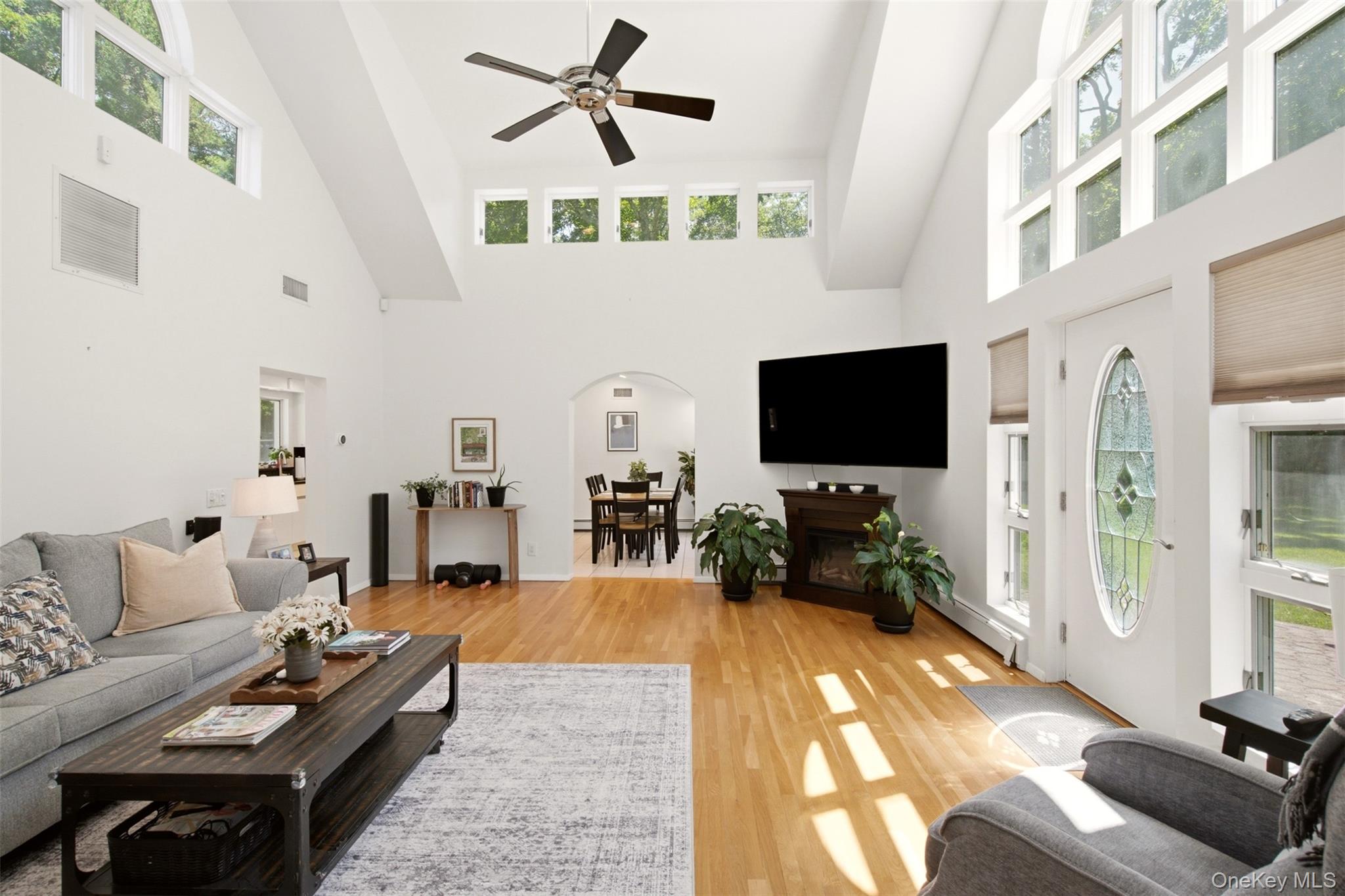  355 Bread And Cheese Hollow Road, Northport, NY, 11768 - 物件實景