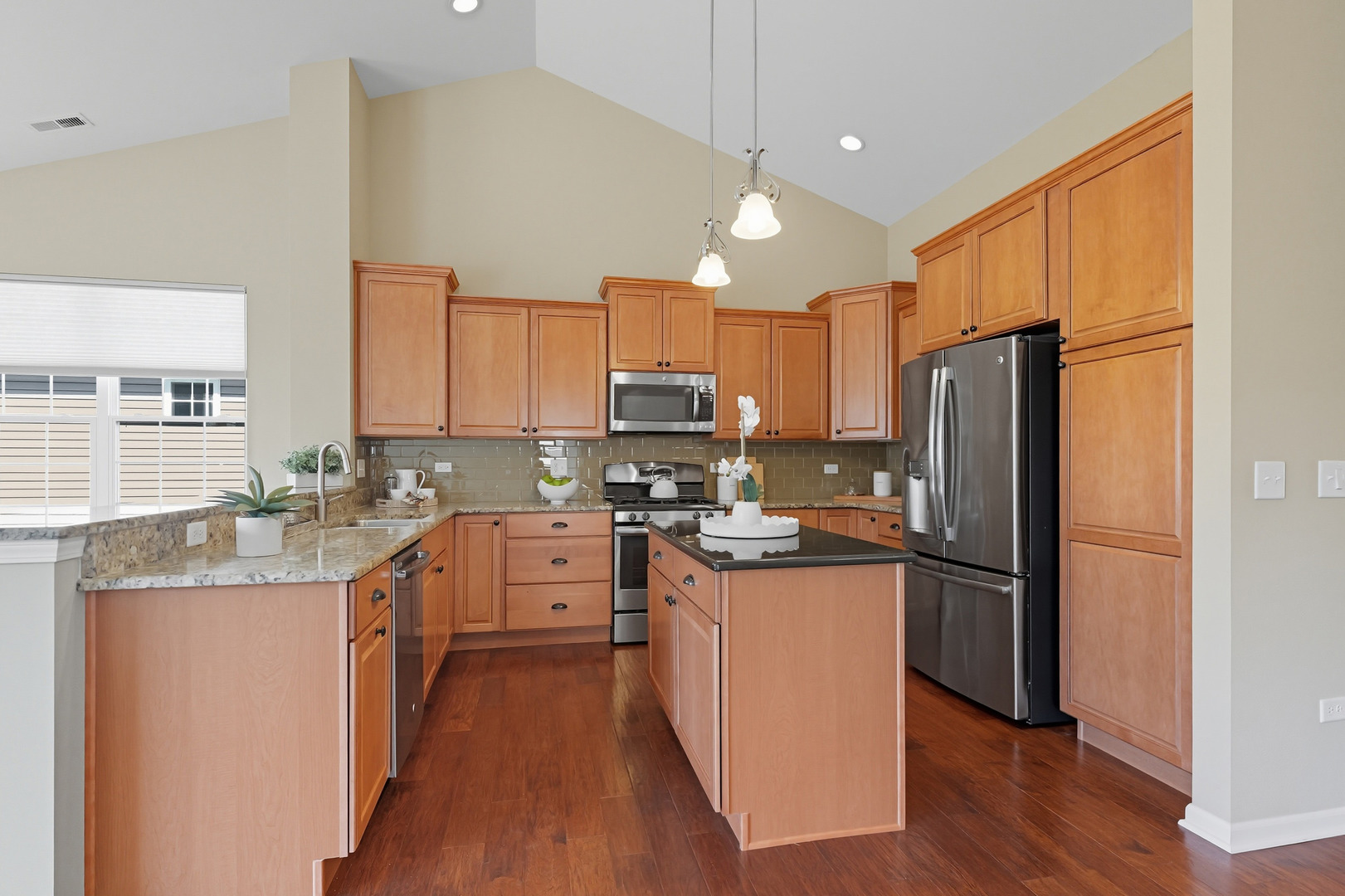 Naperville, Illinois, 60564, United States, 2 Bedrooms Bedrooms, ,2 BathroomsBathrooms,Residential,For Sale,1986332