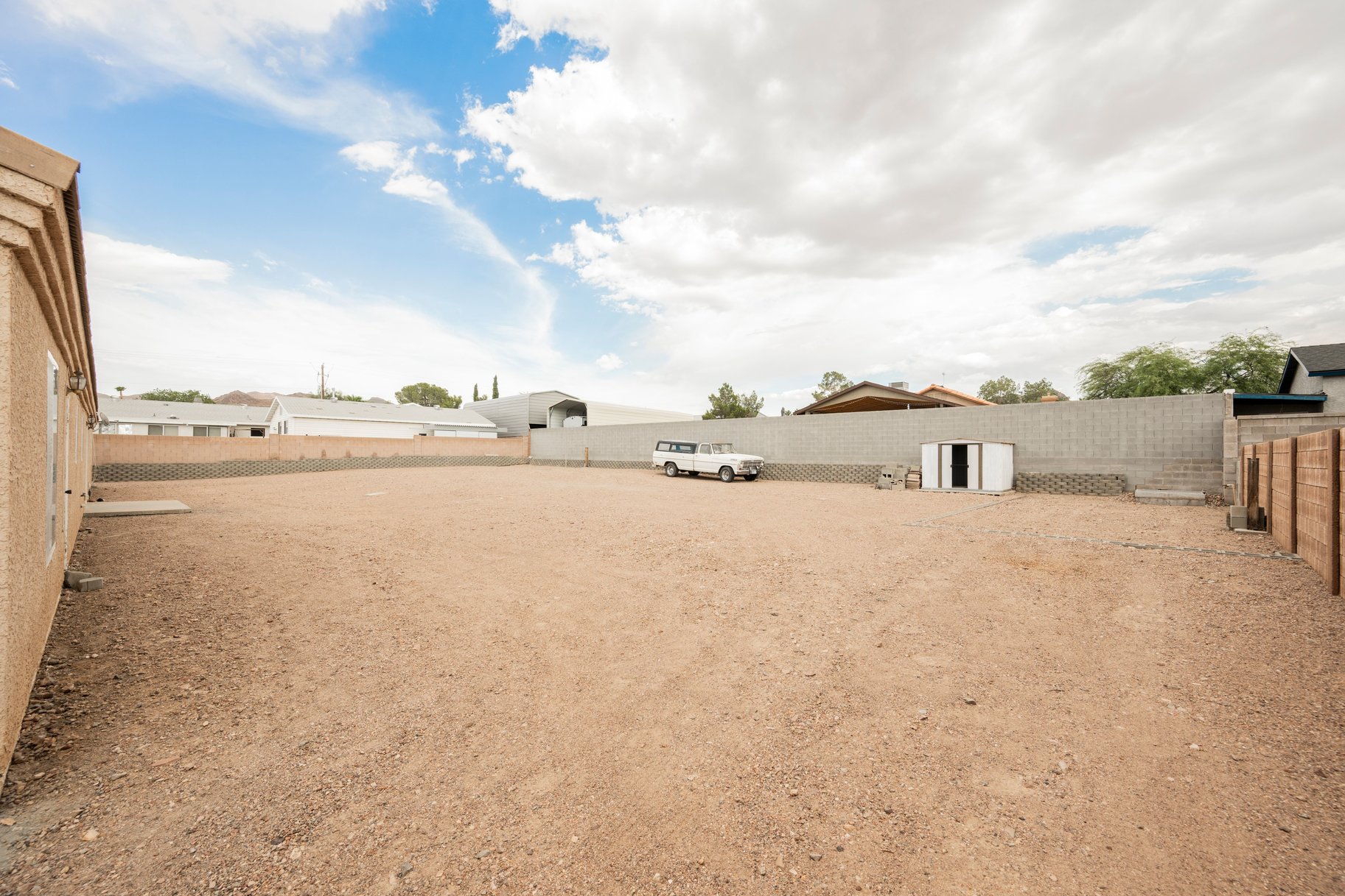  Rare Half Acre Opportunity in Henderson HOA, RV Hookups, Endless Potential - 物件實景