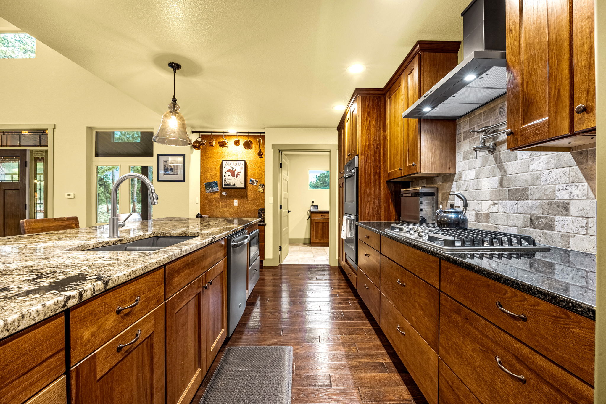 Guffey, Colorado, 80820, United States, 3 Bedrooms Bedrooms, ,2 BathroomsBathrooms,Residential,For Sale,1847309
