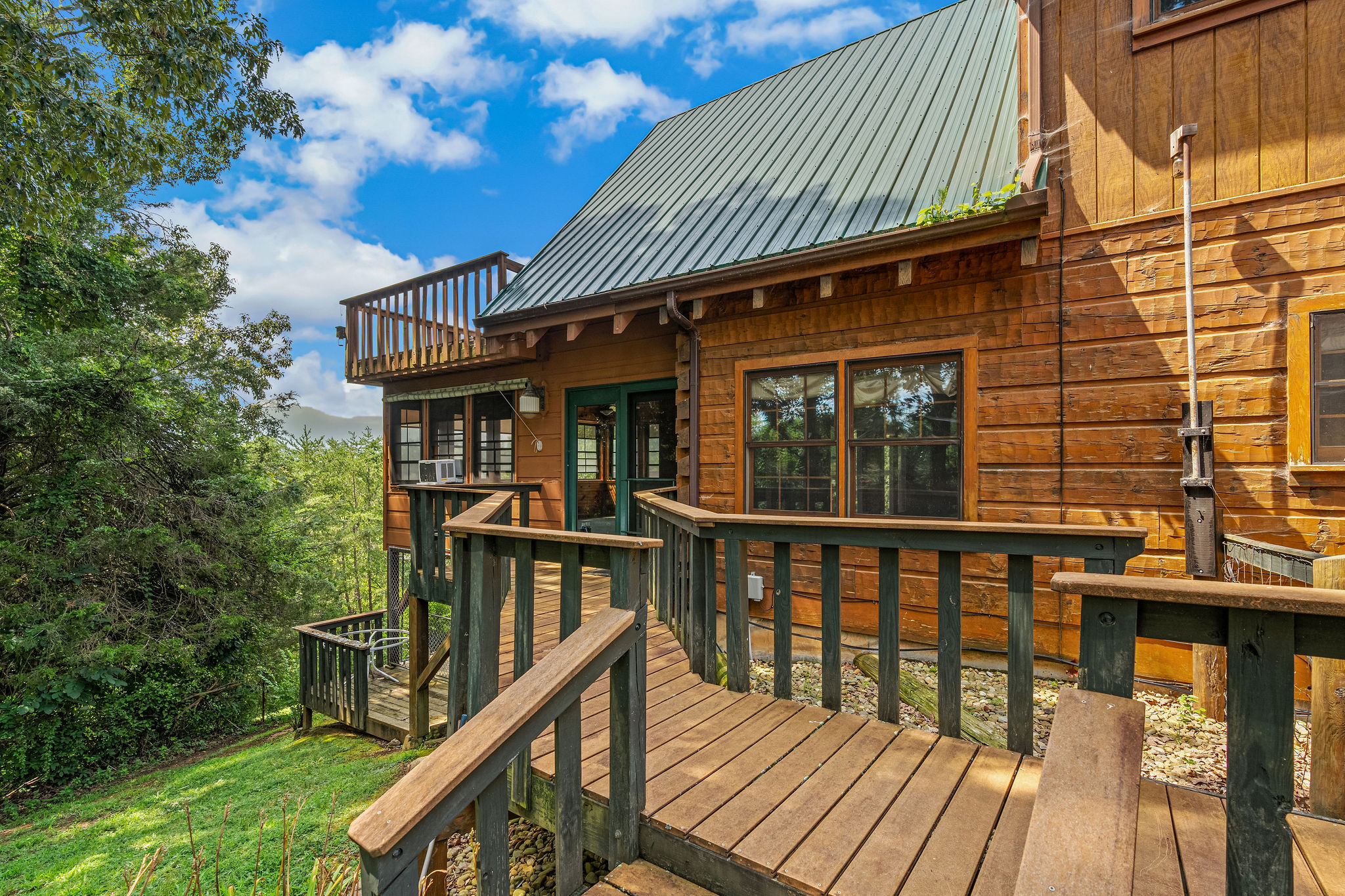 Dandridge, Tennessee, 37725, United States, 2 Bedrooms Bedrooms, ,2 BathroomsBathrooms,Residential,For Sale,1928860