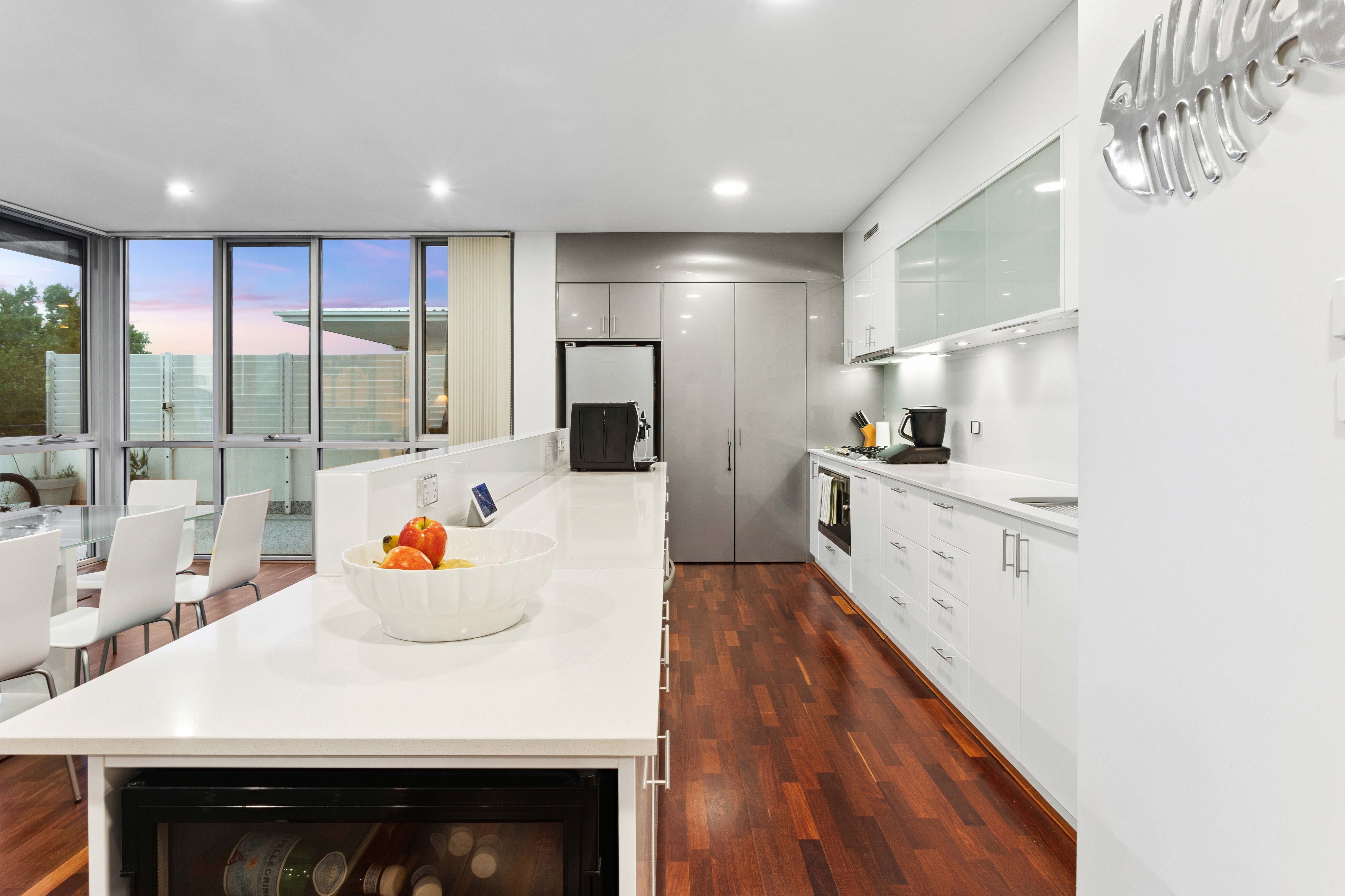  A Penthouse Defined by Space, Light and Outdoor Living - 物件實景