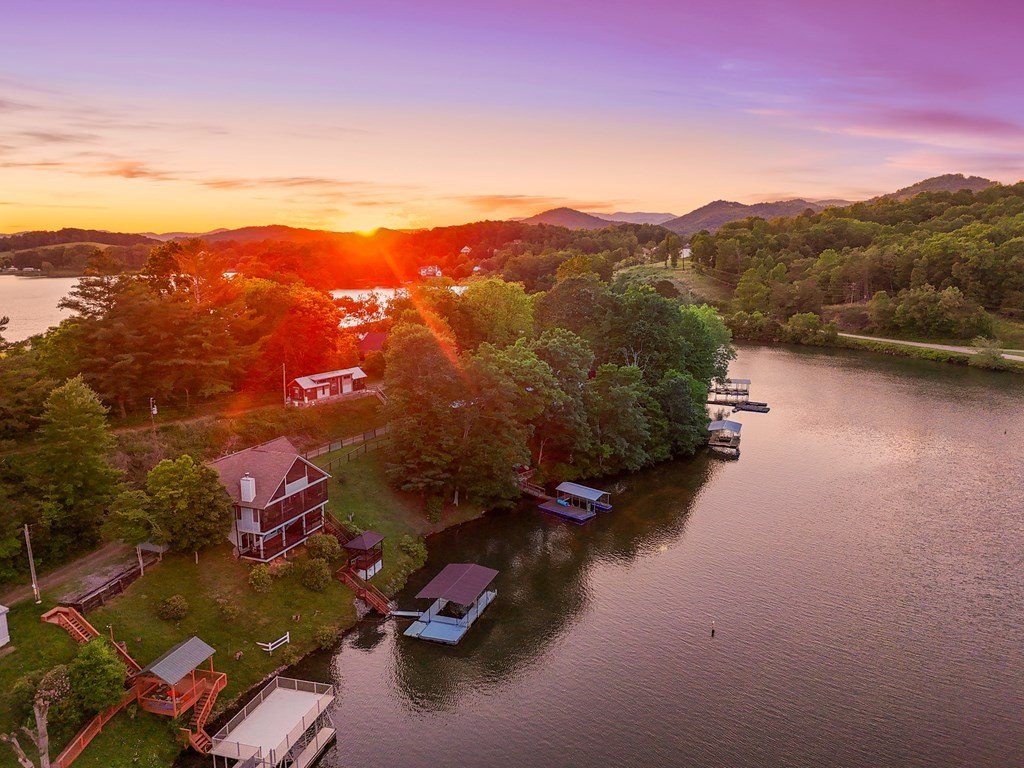 Hayesville, North Carolina, 28904, United States, 3 Bedrooms Bedrooms, ,4 BathroomsBathrooms,Residential,For Sale,1831924
