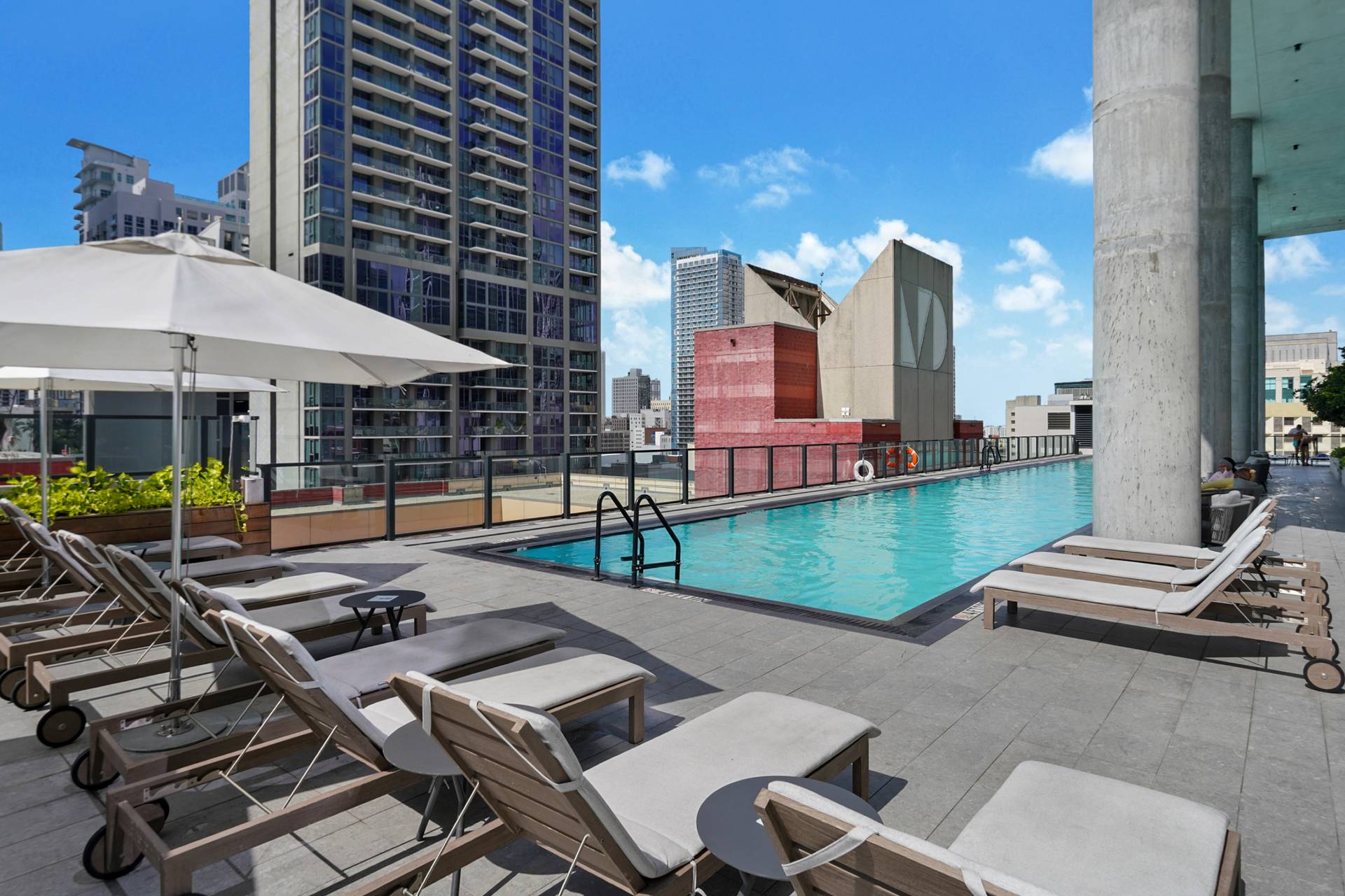  398 NE 5th St, Miami, FL, 33132 - 物件實景
