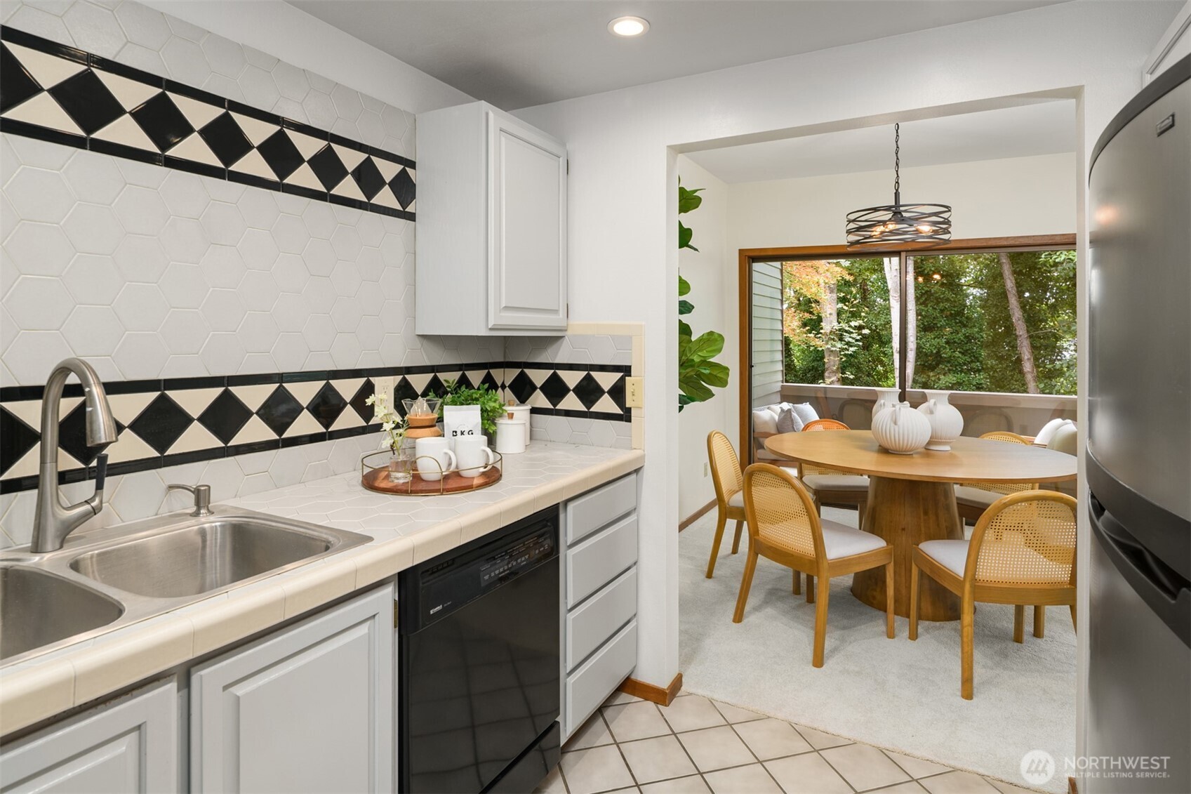 Seattle, Washington, 98109, United States, 2 Bedrooms Bedrooms, ,1 BathroomBathrooms,Residential,For Sale,1903752
