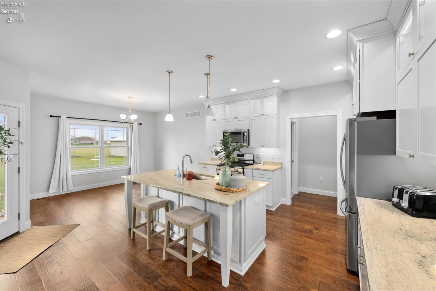 Marblehead, Ohio, 43440, United States, 4 Bedrooms Bedrooms, ,3 BathroomsBathrooms,Residential,For Sale,1921808
