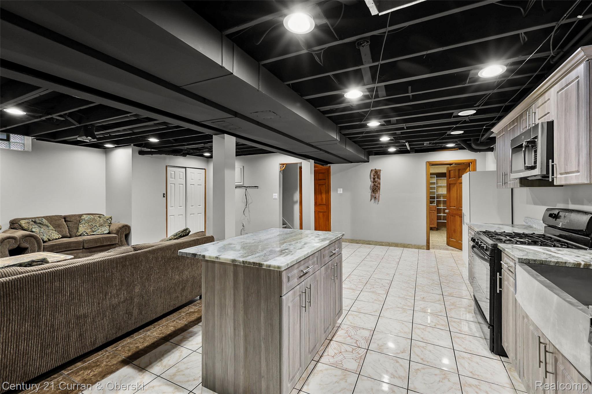 Dearborn, Michigan, 48126, United States, 4 Bedrooms Bedrooms, ,4 BathroomsBathrooms,Residential,For Sale,1974574