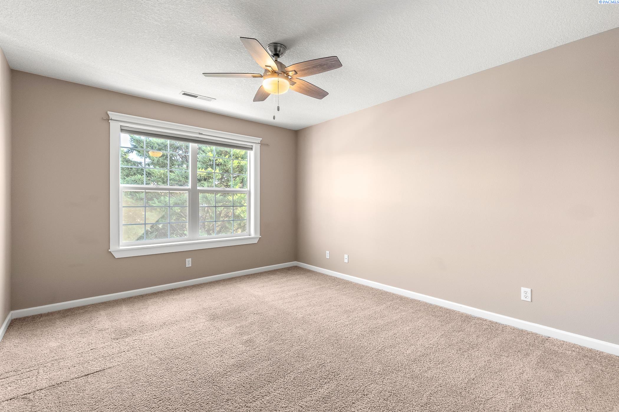 Richland, Washington, 99354, United States, 5 Bedrooms Bedrooms, ,2 BathroomsBathrooms,Residential,For Sale,1925310