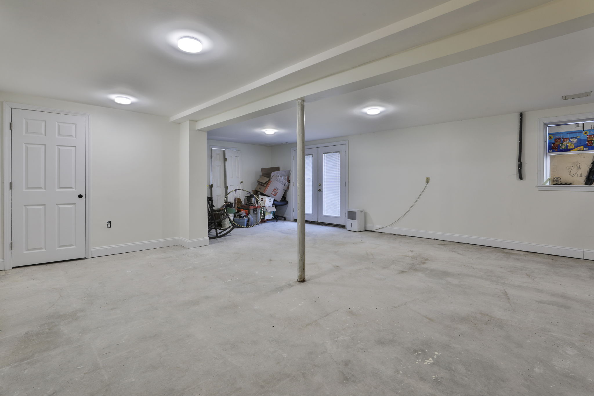 Derry, New Hampshire, 03038, United States, 3 Bedrooms Bedrooms, ,2 BathroomsBathrooms,Residential,For Sale,2006202