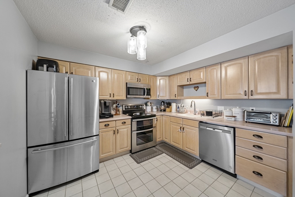 Salem, Massachusetts, 01970, United States, 3 Bedrooms Bedrooms, ,3 BathroomsBathrooms,Residential,For Sale,1990420