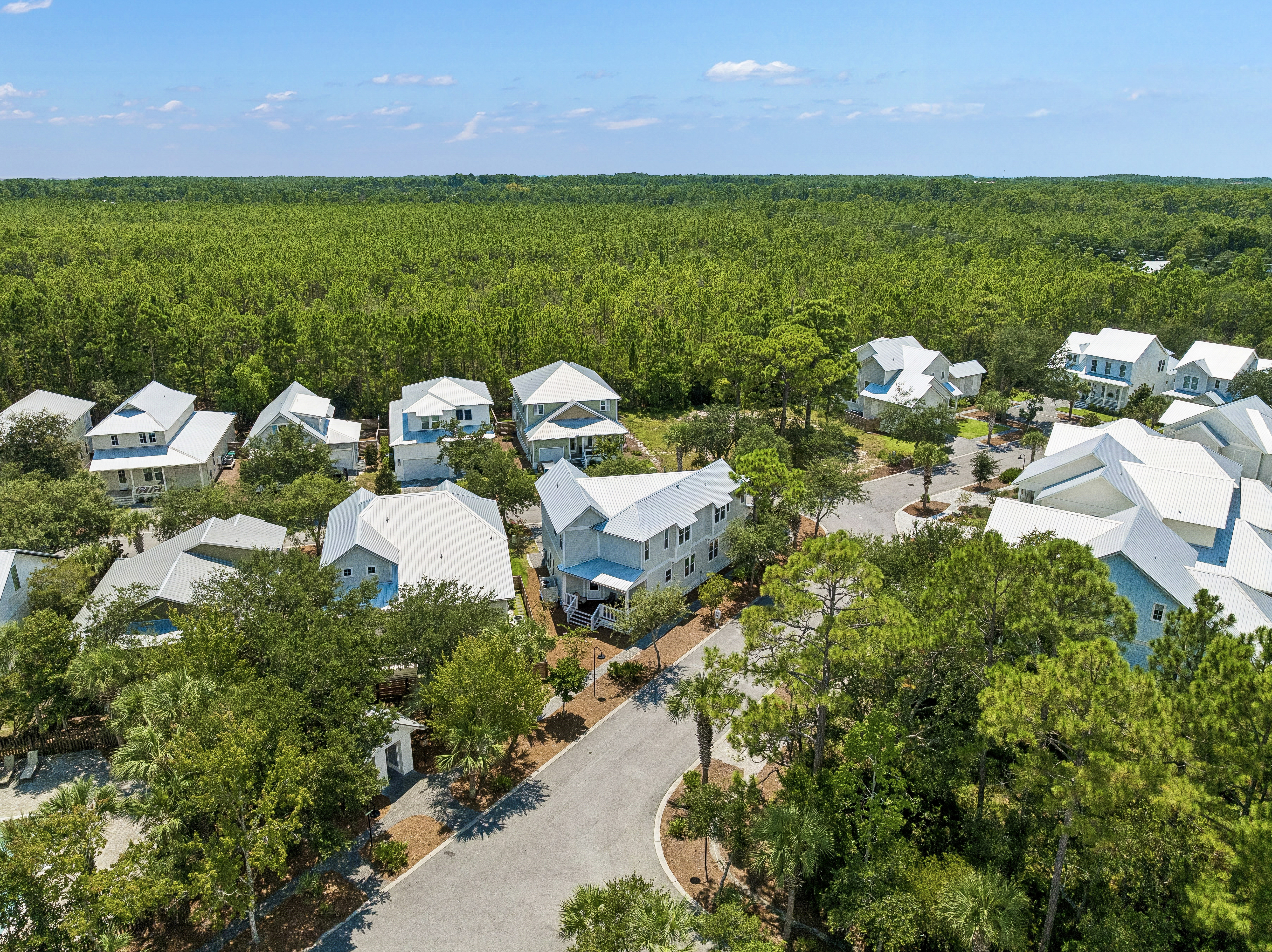  Spacious Newer-Build Home With Wraparound Porch On Gated Community Corner Lot - 物件實景