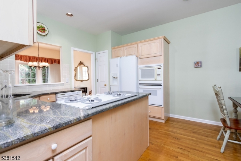 Far Hills Boro, New Jersey, 07931, United States, 2 Bedrooms Bedrooms, ,3 BathroomsBathrooms,Residential,For Sale,1934614