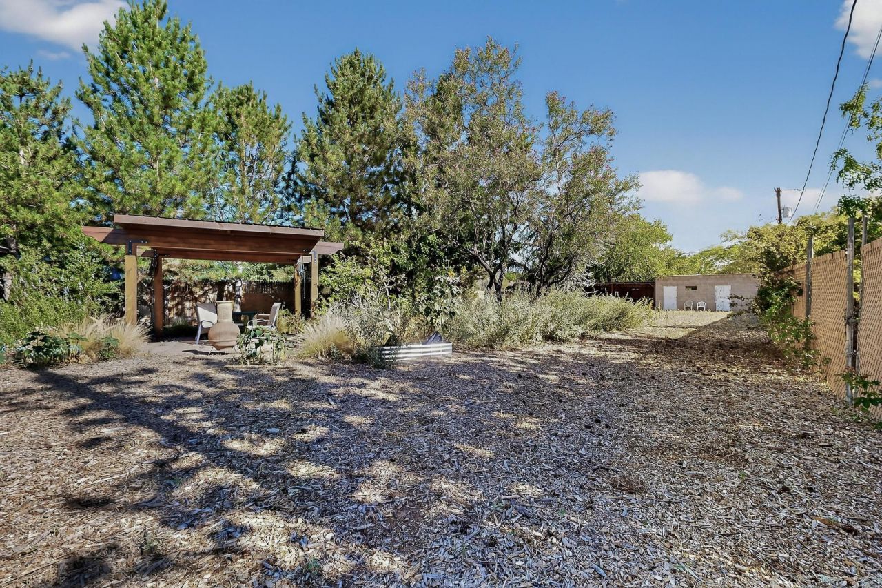 Albuquerque, New Mexico, 87107, United States, 4 Bedrooms Bedrooms, ,3 BathroomsBathrooms,Residential,For Sale,1917384