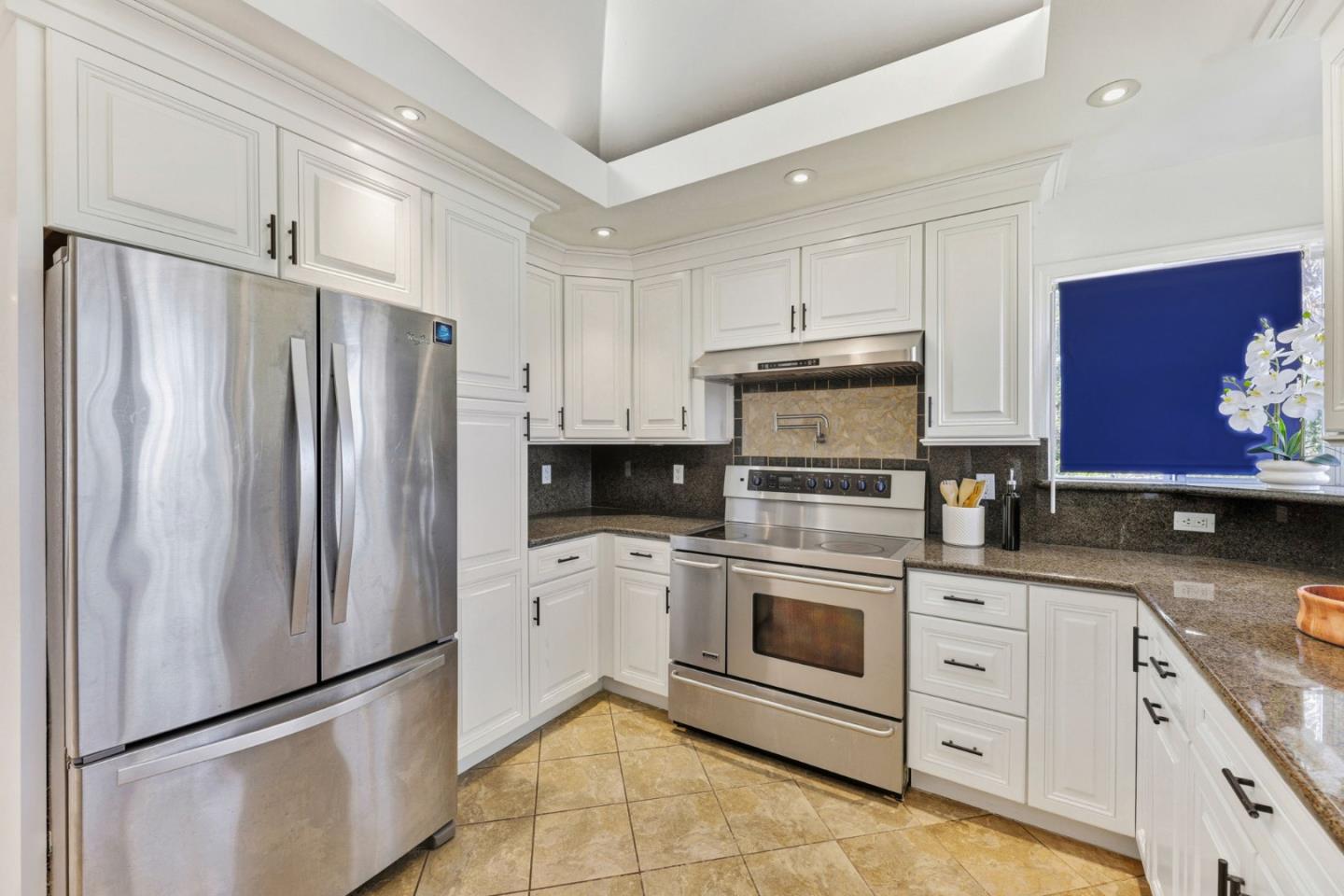 Oakland, California, 94610, United States, 4 Bedrooms Bedrooms, ,4 BathroomsBathrooms,Residential,For Sale,1987505