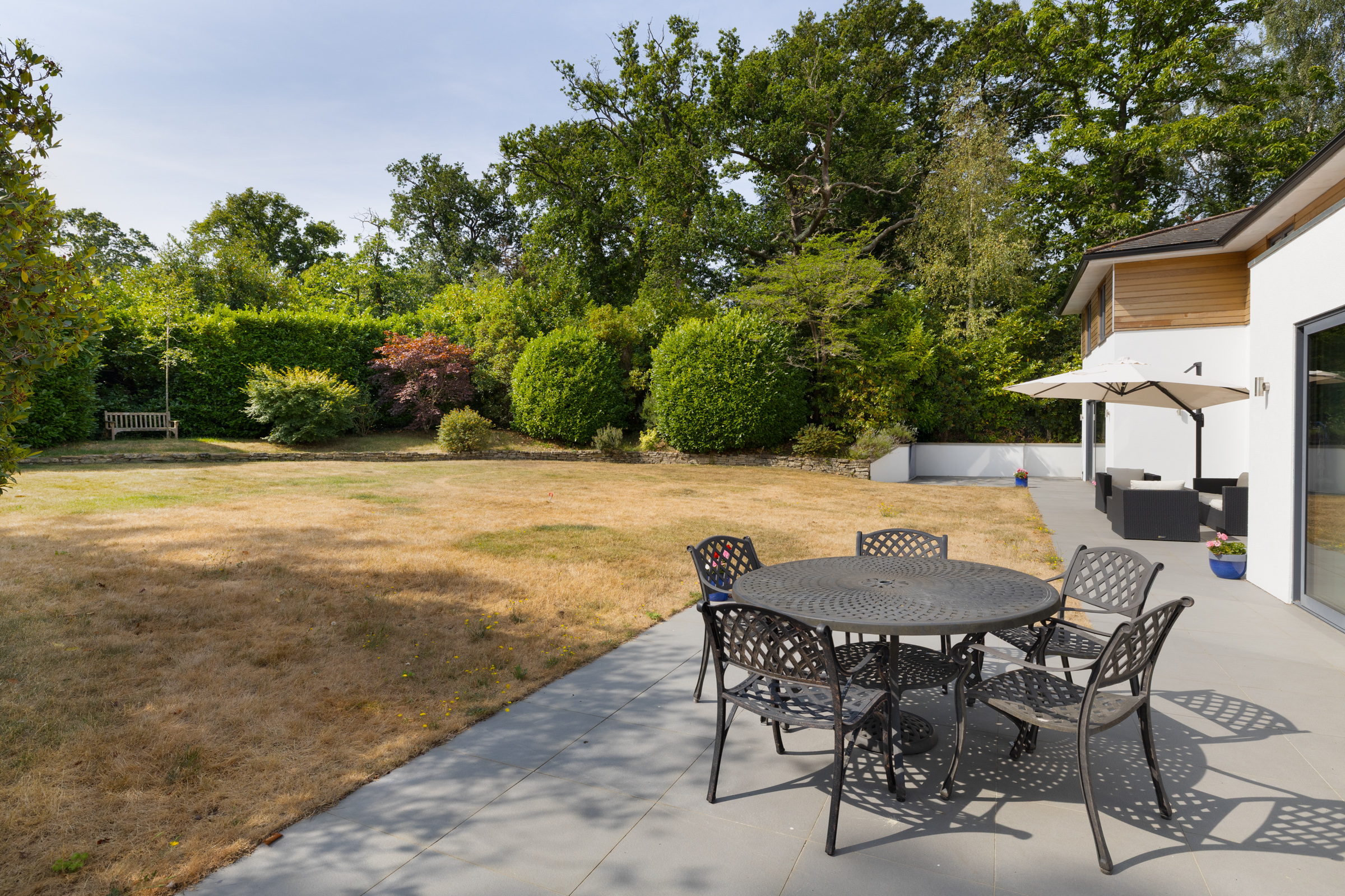 A detached modern six bedroom family house located on the private Coombe Estate - 物件實景