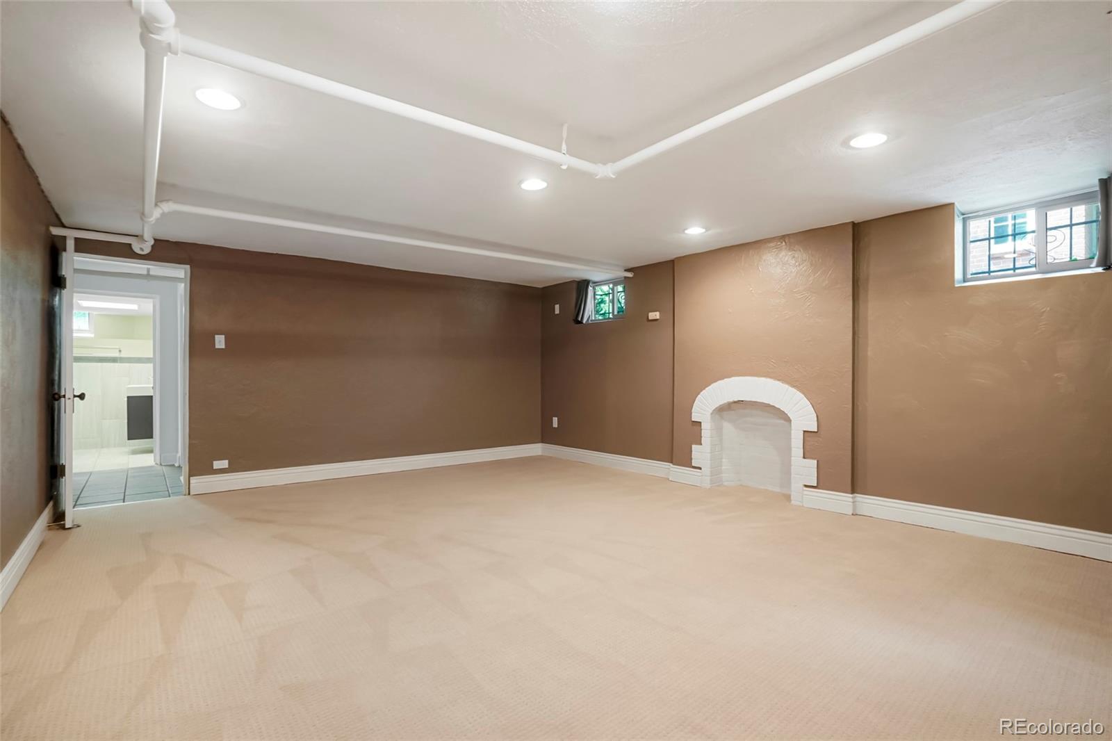 Denver, Colorado, 80207, United States, 3 Bedrooms Bedrooms, ,1 BathroomBathrooms,Residential,For Sale,1982969