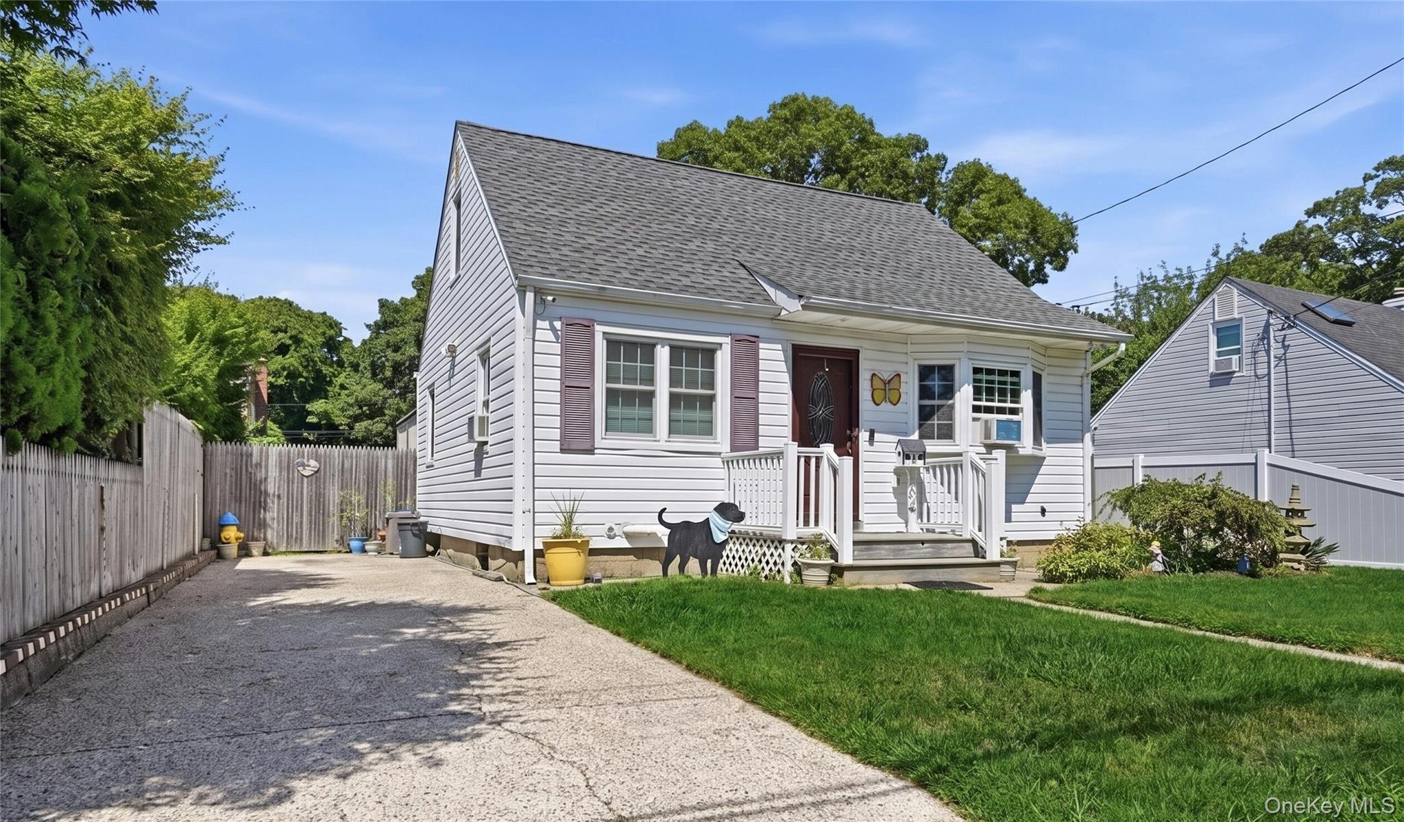 Sherwood Dr, Mastic Beach, NY 11951