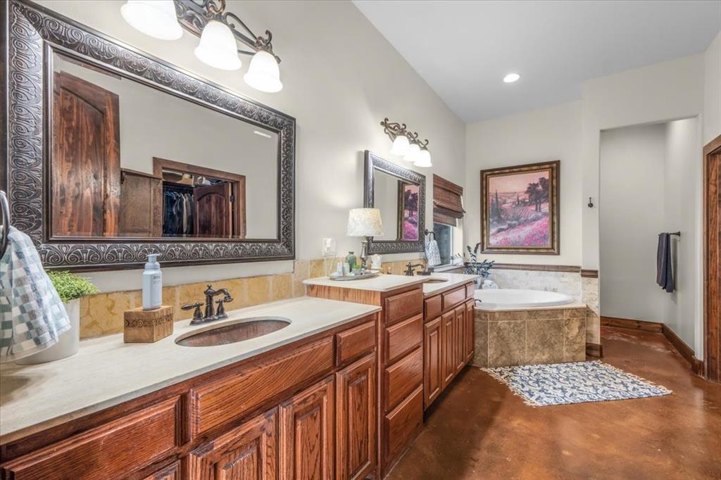 Weatherford, Texas, 76085, United States, 4 Bedrooms Bedrooms, ,3 BathroomsBathrooms,Residential,For Sale,2035850