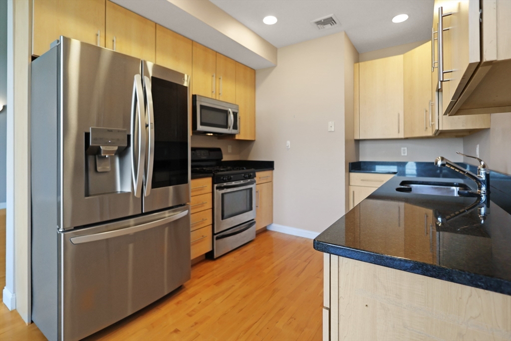 Somerville, Massachusetts, 02143, United States, 1 Bedroom Bedrooms, ,2 BathroomsBathrooms,Residential,For Sale,1899714