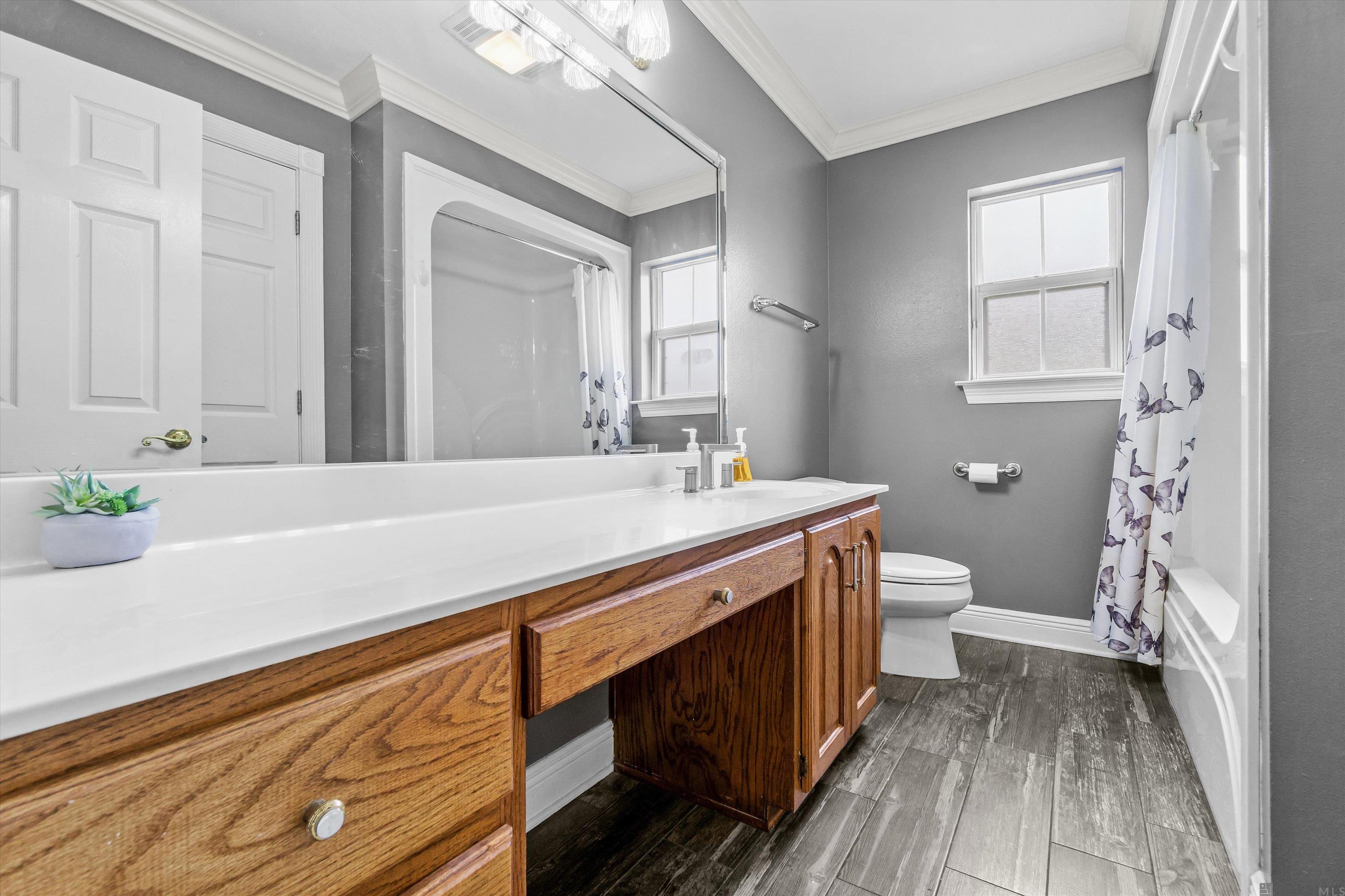 Gonzales, Louisiana, 70737, United States, 4 Bedrooms Bedrooms, ,3 BathroomsBathrooms,Residential,For Sale,1975602