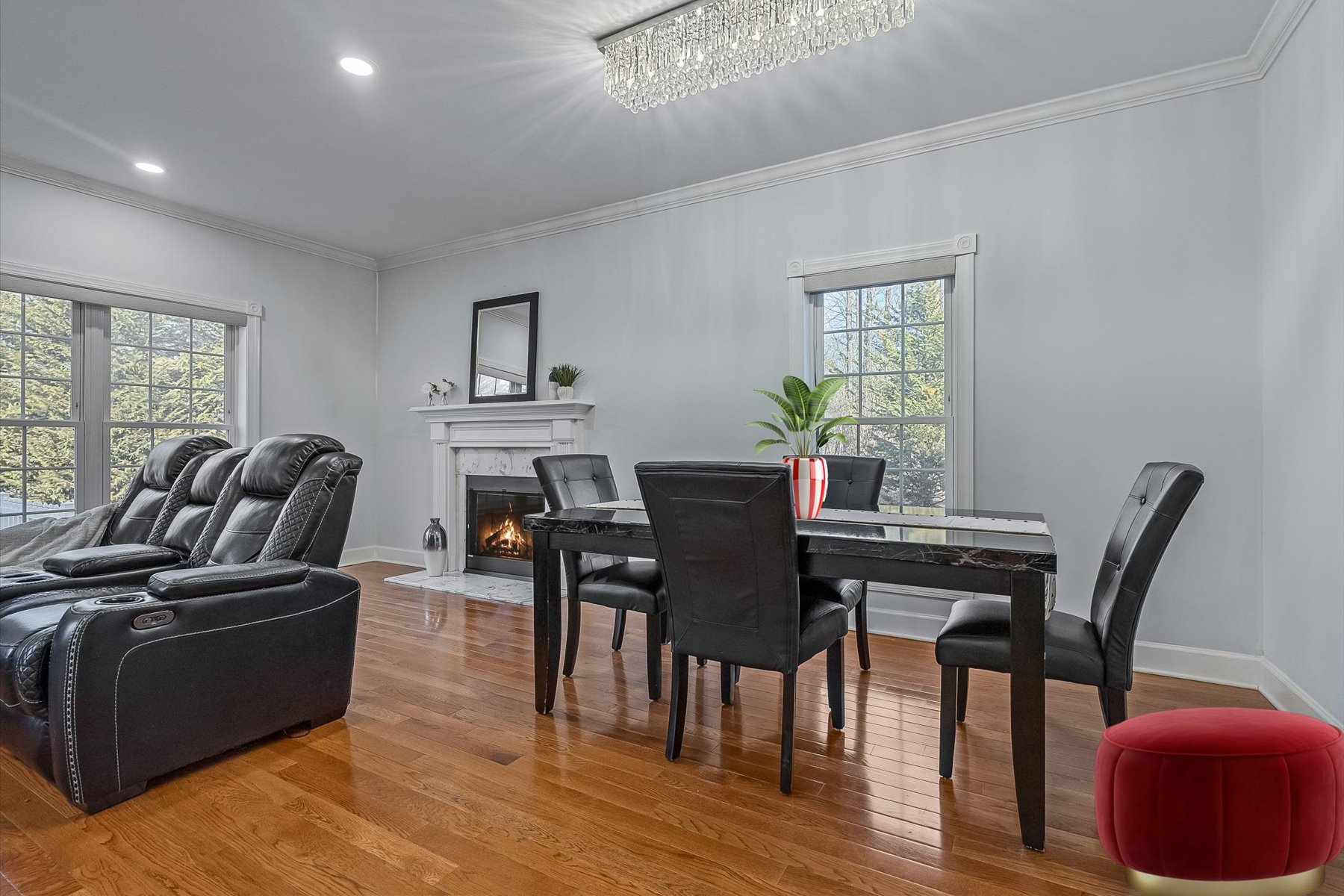  Experience Urban Luxury with this End-Unit Townhome - 物件實景