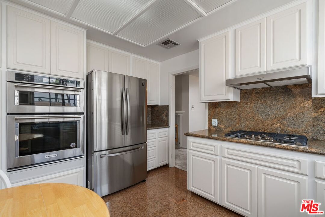 Los Angeles, California, 90024, United States, 2 Bedrooms Bedrooms, ,2 BathroomsBathrooms,Residential,For Sale,1876383