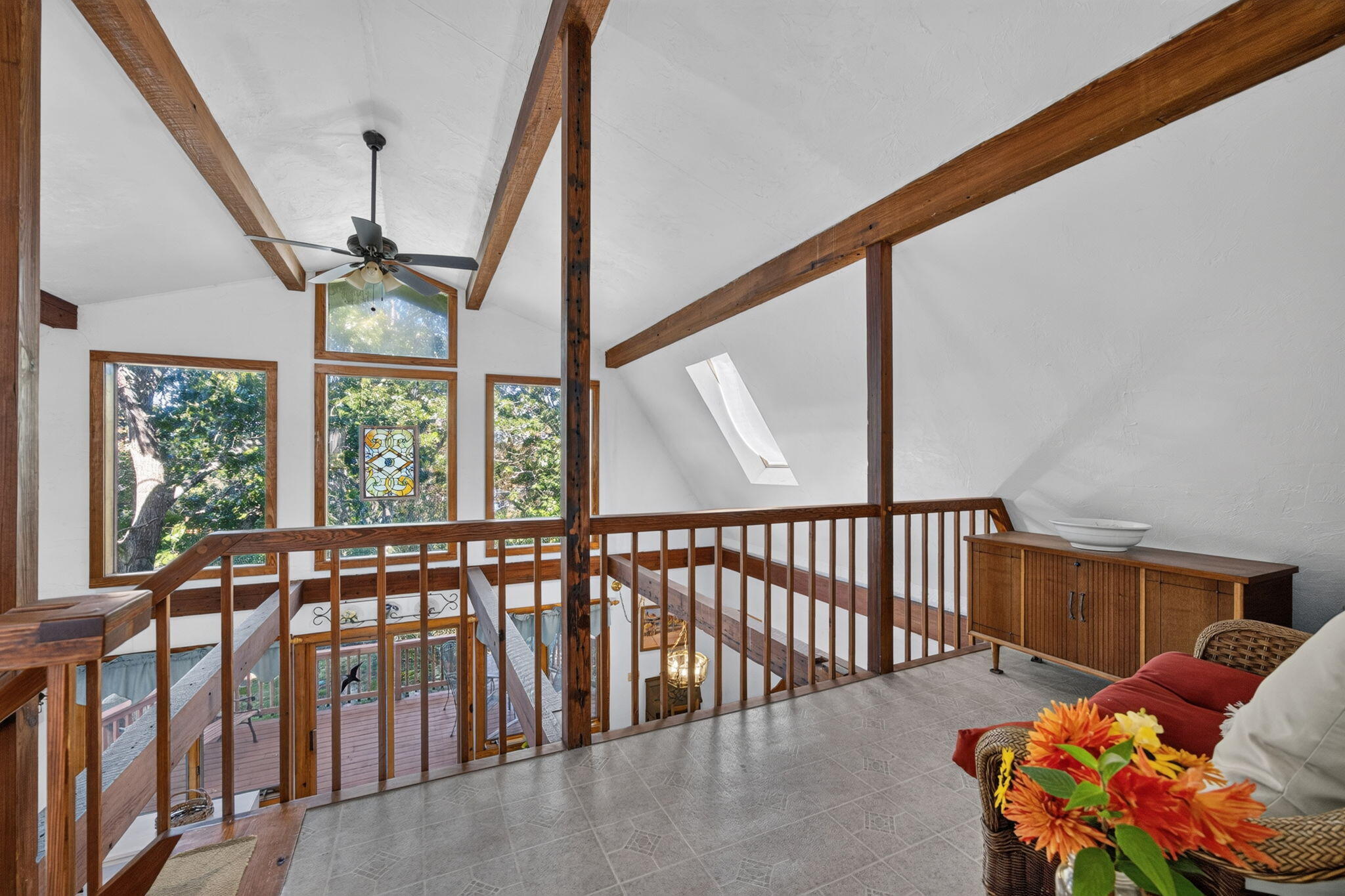  Wooded Privacy, Soaring Ceilings & a Separate Apartment - 物件實景