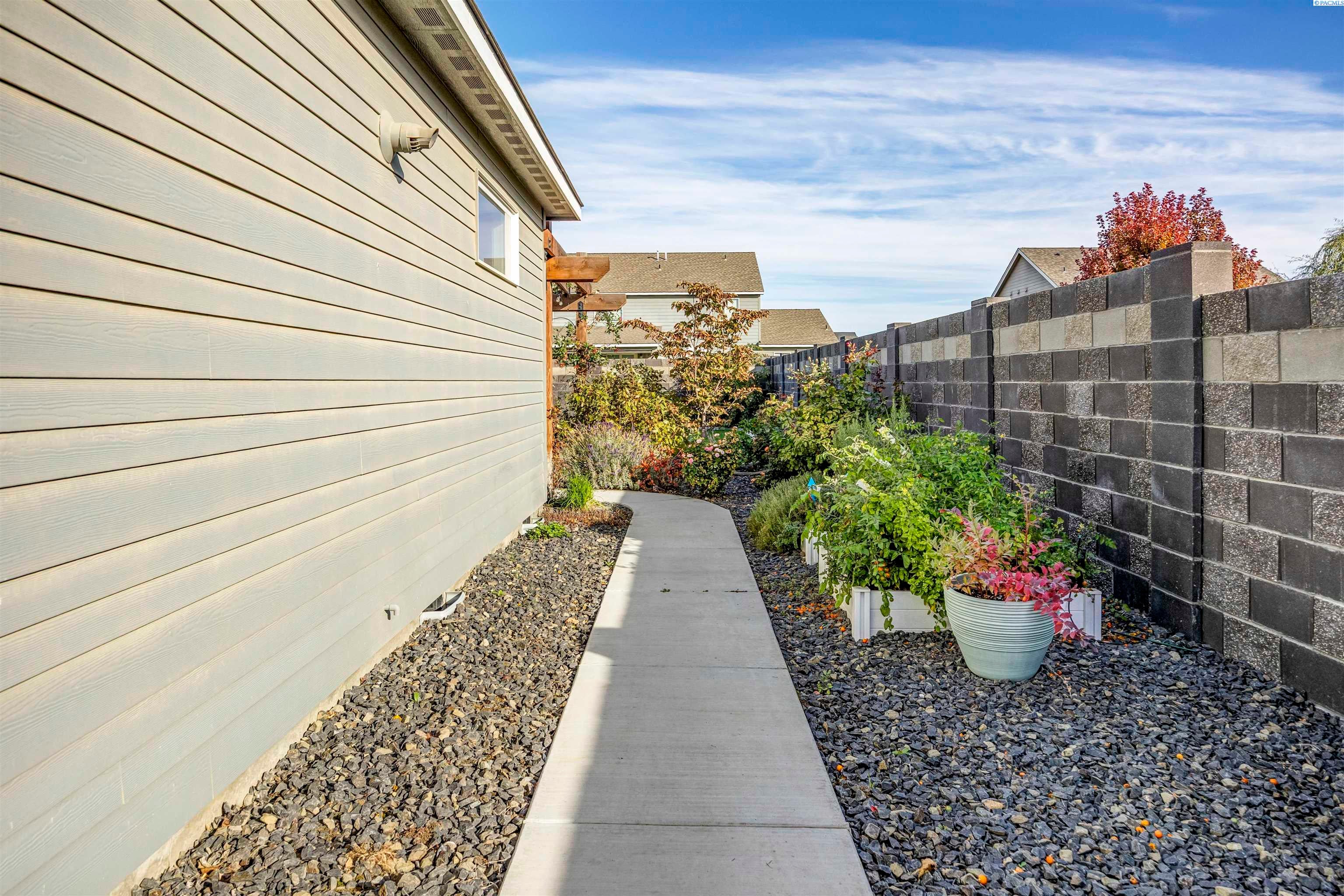 Pasco, Washington, 99301, United States, 3 Bedrooms Bedrooms, ,3 BathroomsBathrooms,Residential,For Sale,2012523