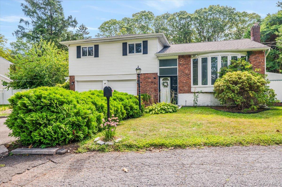 Dix Hills, New York, 11746, United States, 5 Bedrooms Bedrooms, ,3 BathroomsBathrooms,Residential,For Sale,1941018