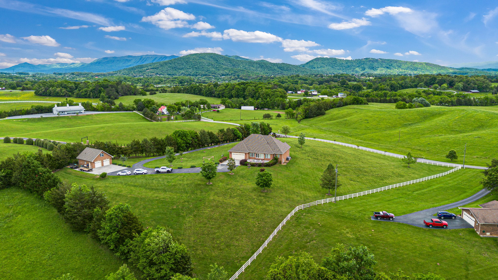 Sevierville, Tennessee, 37876, United States, 3 Bedrooms Bedrooms, ,3 BathroomsBathrooms,Residential,For Sale,1979818