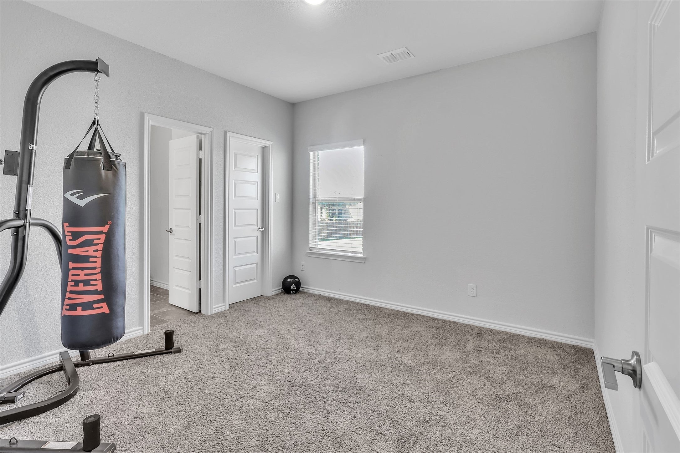 Justin, Texas, 76247, United States, 4 Bedrooms Bedrooms, ,4 BathroomsBathrooms,Residential,For Sale,1981121