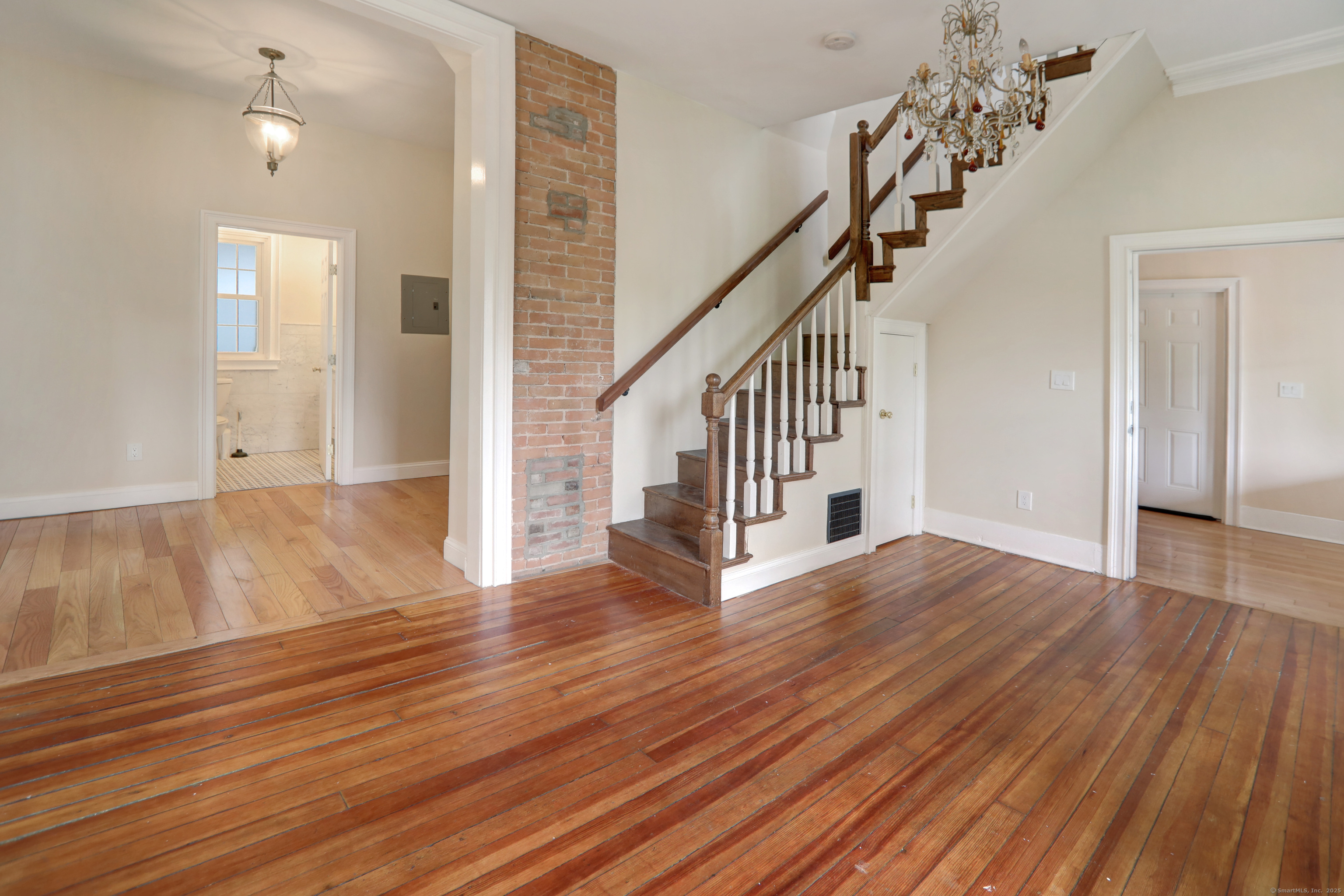Hamden, Connecticut, 06518, United States, 9 Bedrooms Bedrooms, ,3 BathroomsBathrooms,Residential,For Sale,1940176