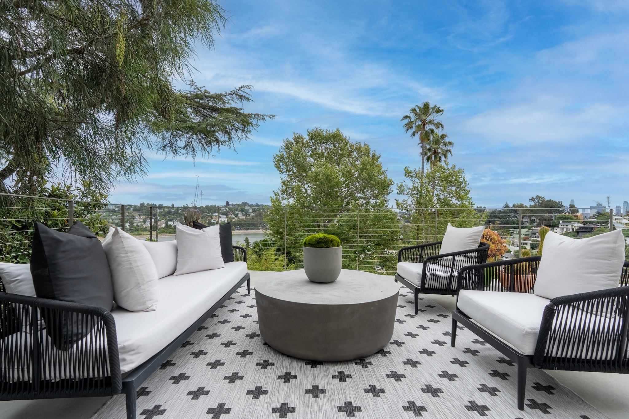  2129 Redcliff St - 物件實景