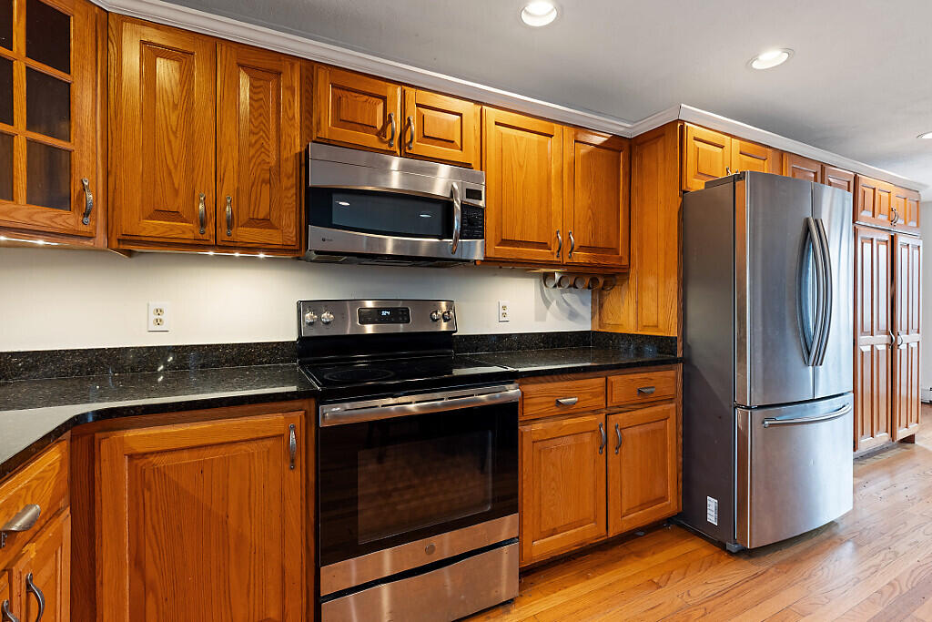 China, Maine, 04358, United States, 6 Bedrooms Bedrooms, ,3 BathroomsBathrooms,Residential,For Sale,1898689