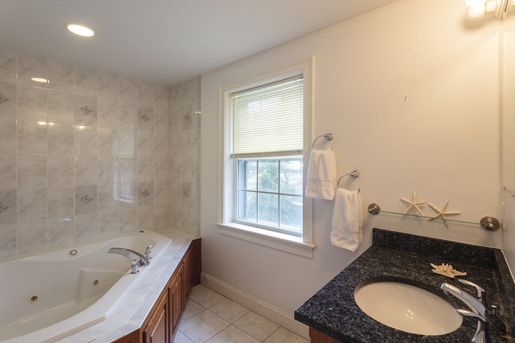 Newton, Massachusetts, 02161, United States, 3 Bedrooms Bedrooms, ,4 BathroomsBathrooms,Residential,For Sale,1940843