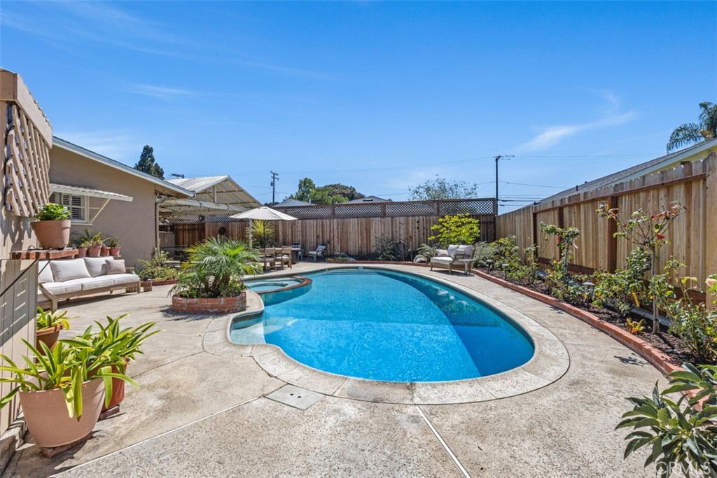 Costa Mesa, California, 92627, United States, 4 Bedrooms Bedrooms, ,3 BathroomsBathrooms,Residential,For Sale,1926286