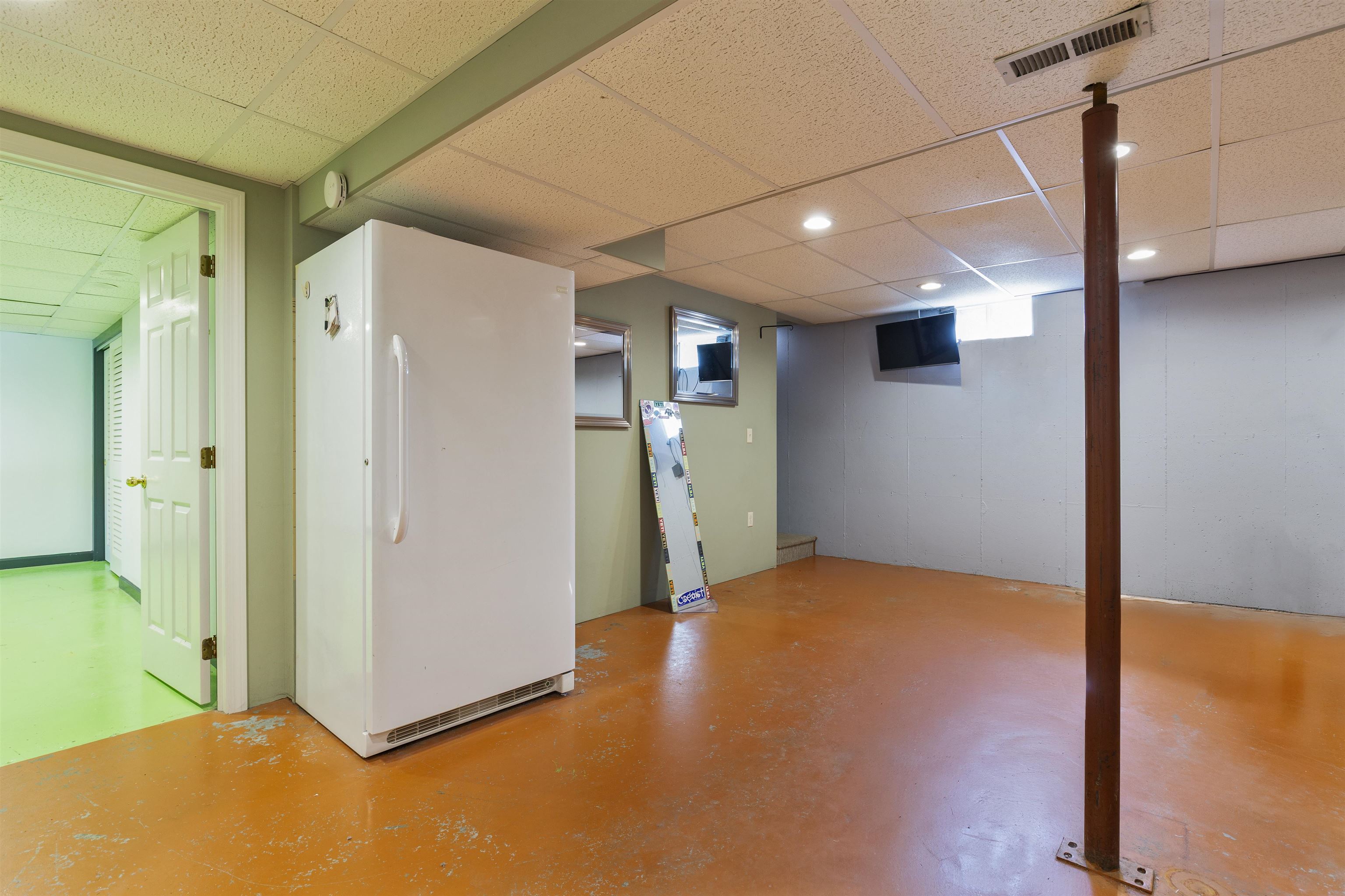 Lebanon, New Hampshire, 03755, United States, 3 Bedrooms Bedrooms, ,2 BathroomsBathrooms,Residential,For Sale,1962612