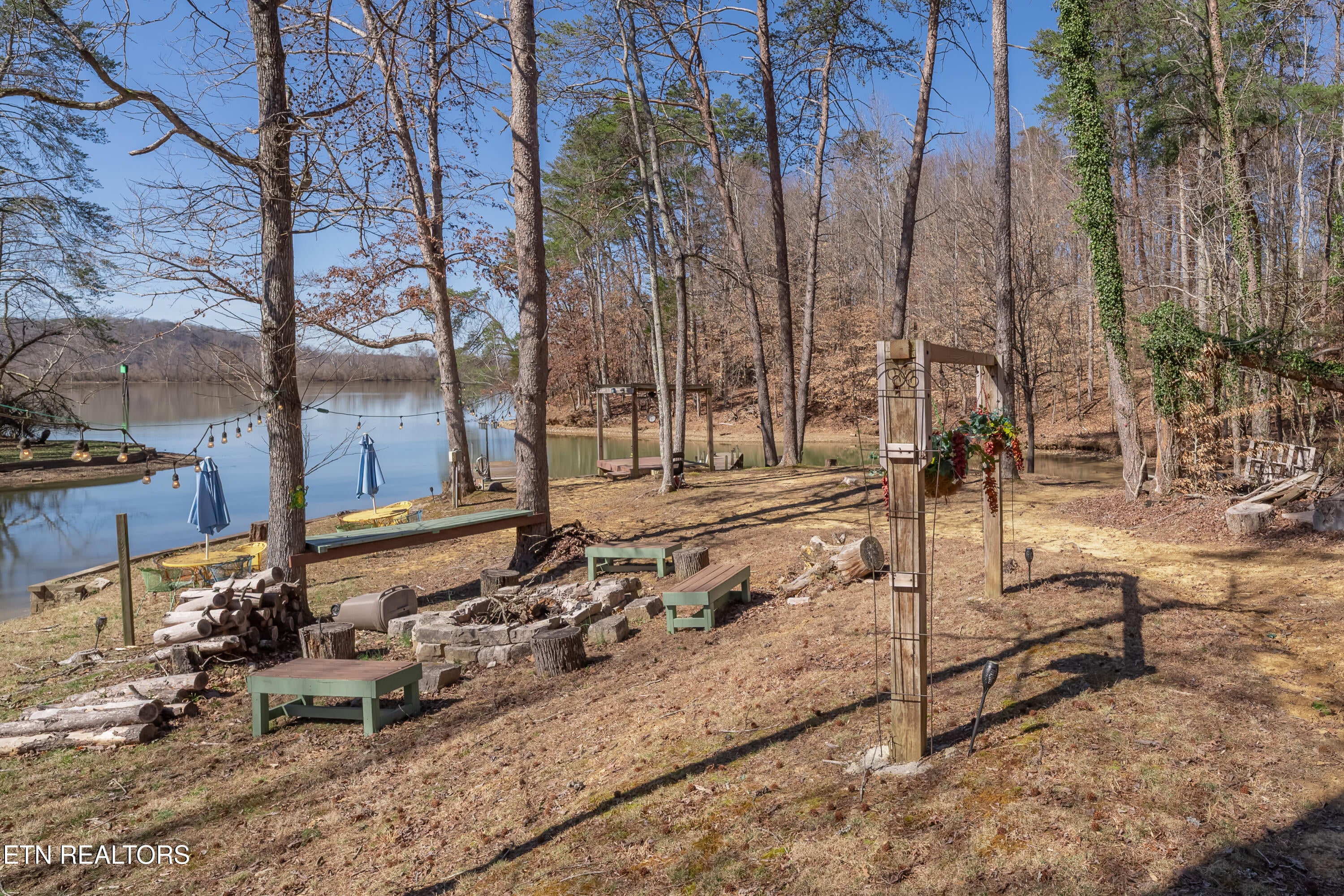 Kingston, Tennessee, 37763, United States, 4 Bedrooms Bedrooms, ,2 BathroomsBathrooms,Residential,For Sale,1850239