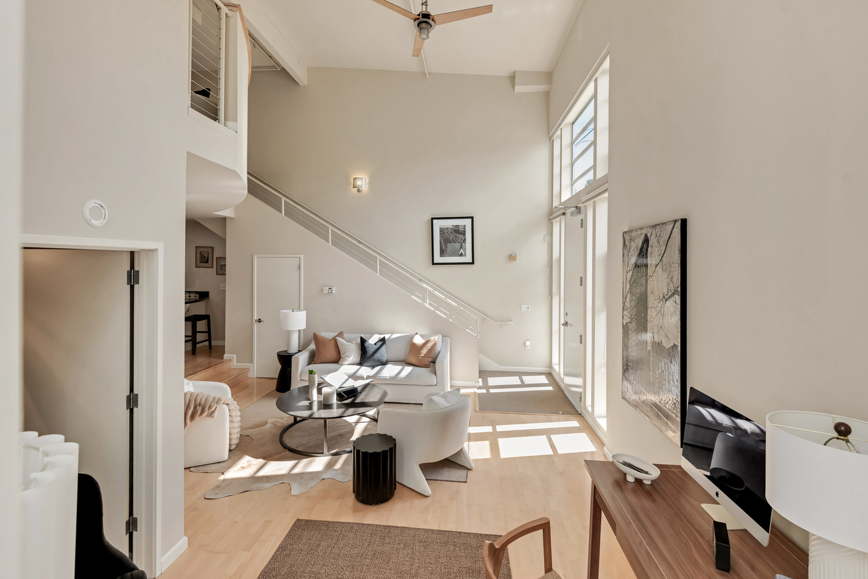  756 1st St W. - 物件實景