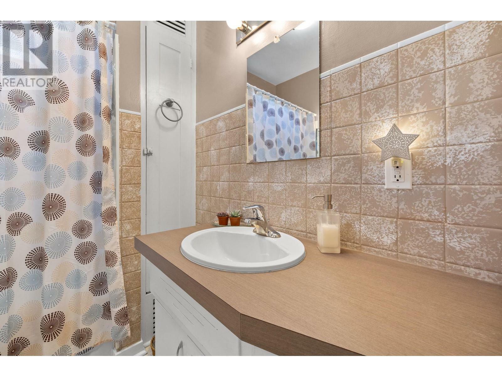KELOWNA, British Columbia, V1Y 1A7, CA, 2 Bedrooms Bedrooms, ,1 BathroomBathrooms,Residential,For Sale,1837740